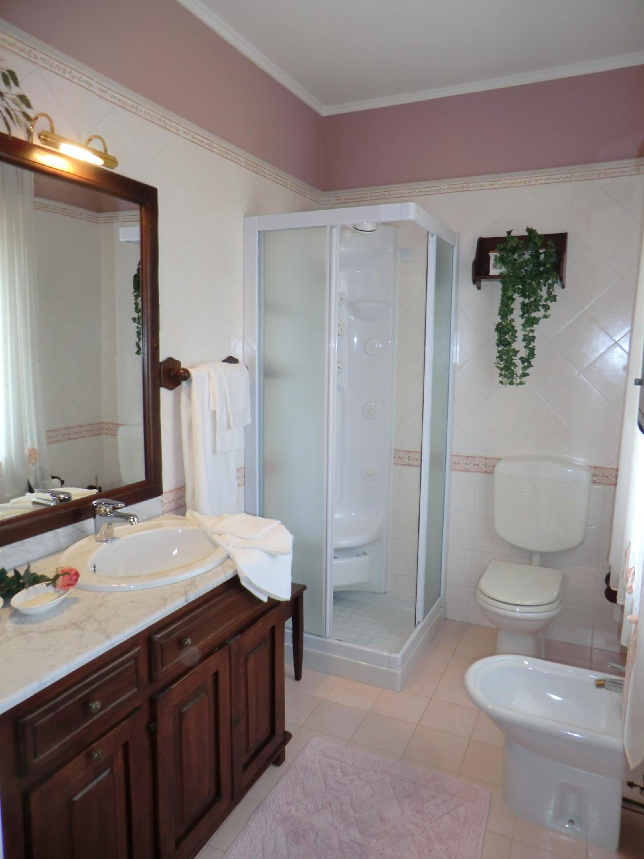 Double Room - Photo 7