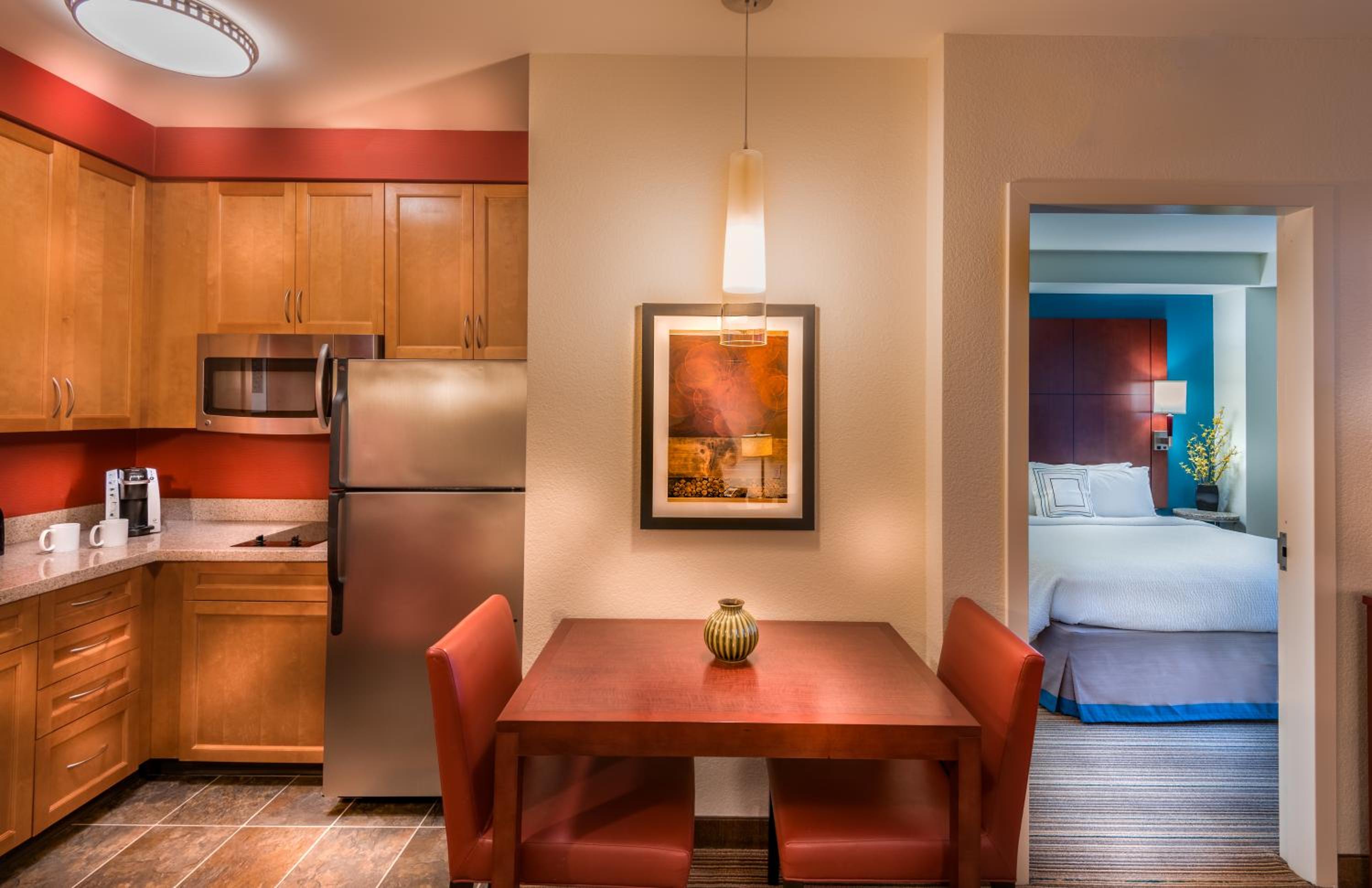 Two-Bedroom Suite with Roll-in Shower - Mobility and Hearing Accessible photo 3