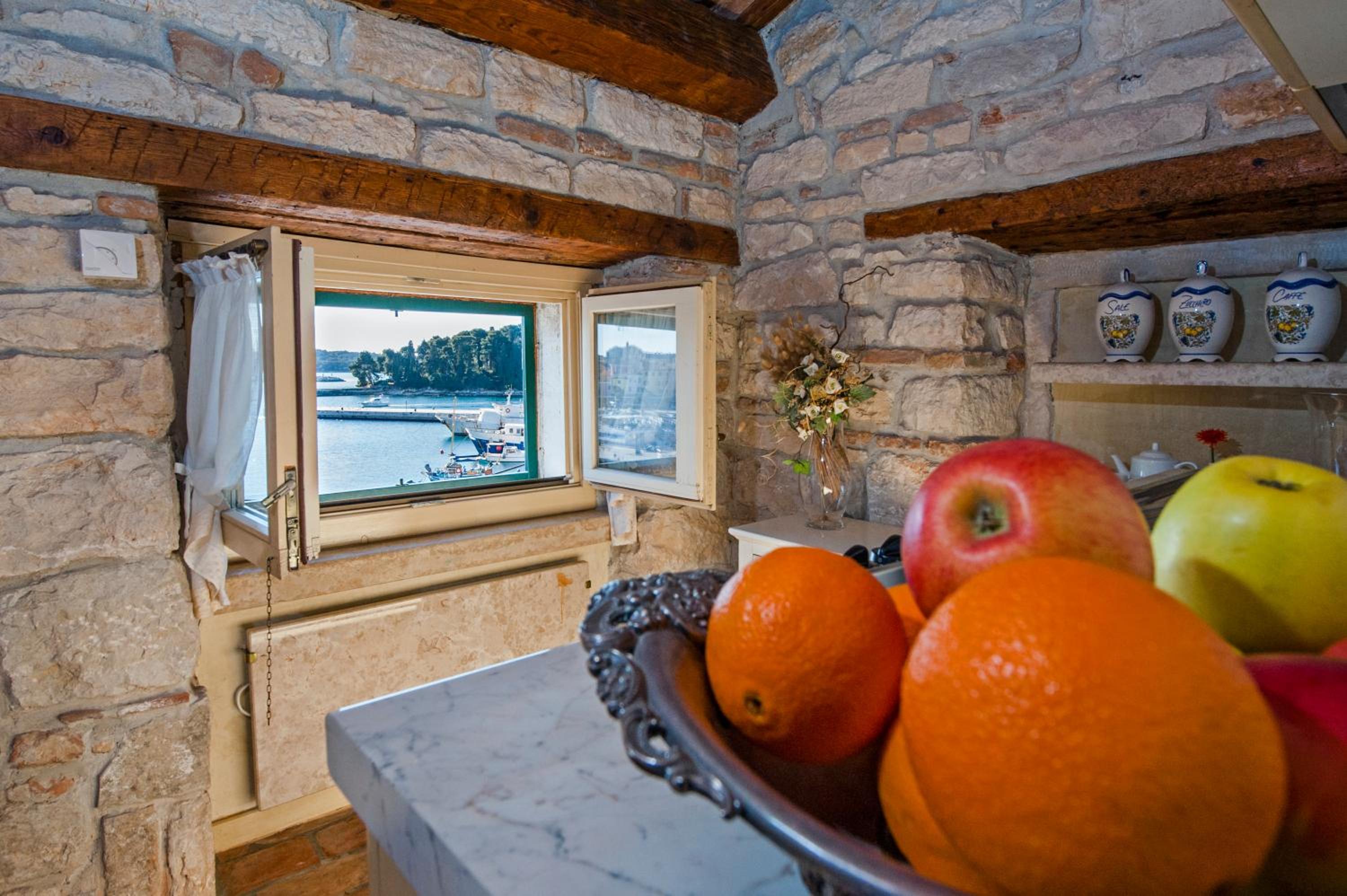 One-Bedroom Apartment with Sea View - Attic - Photo 17