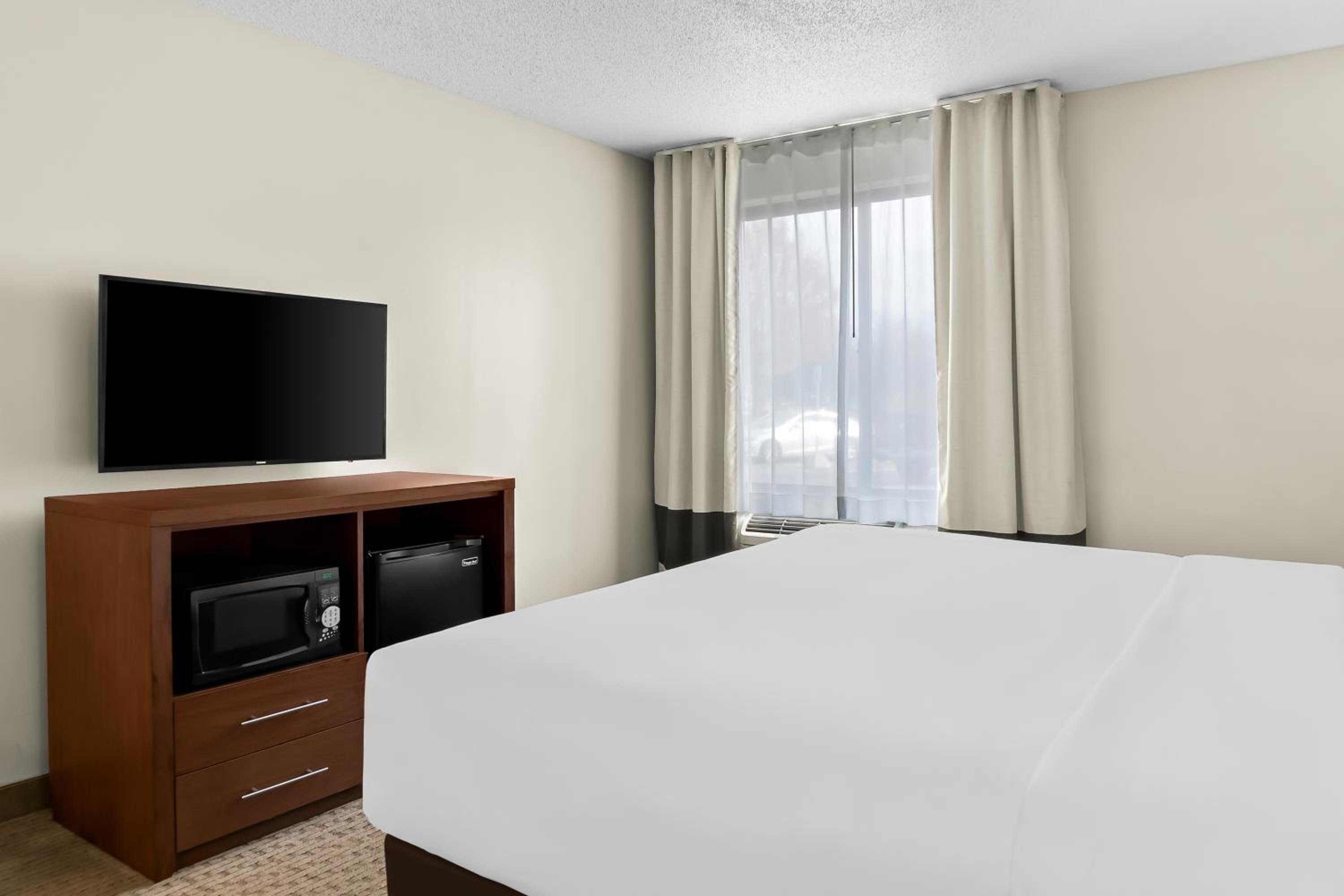 King Room - Accessible/Non-Smoking - Photo 1