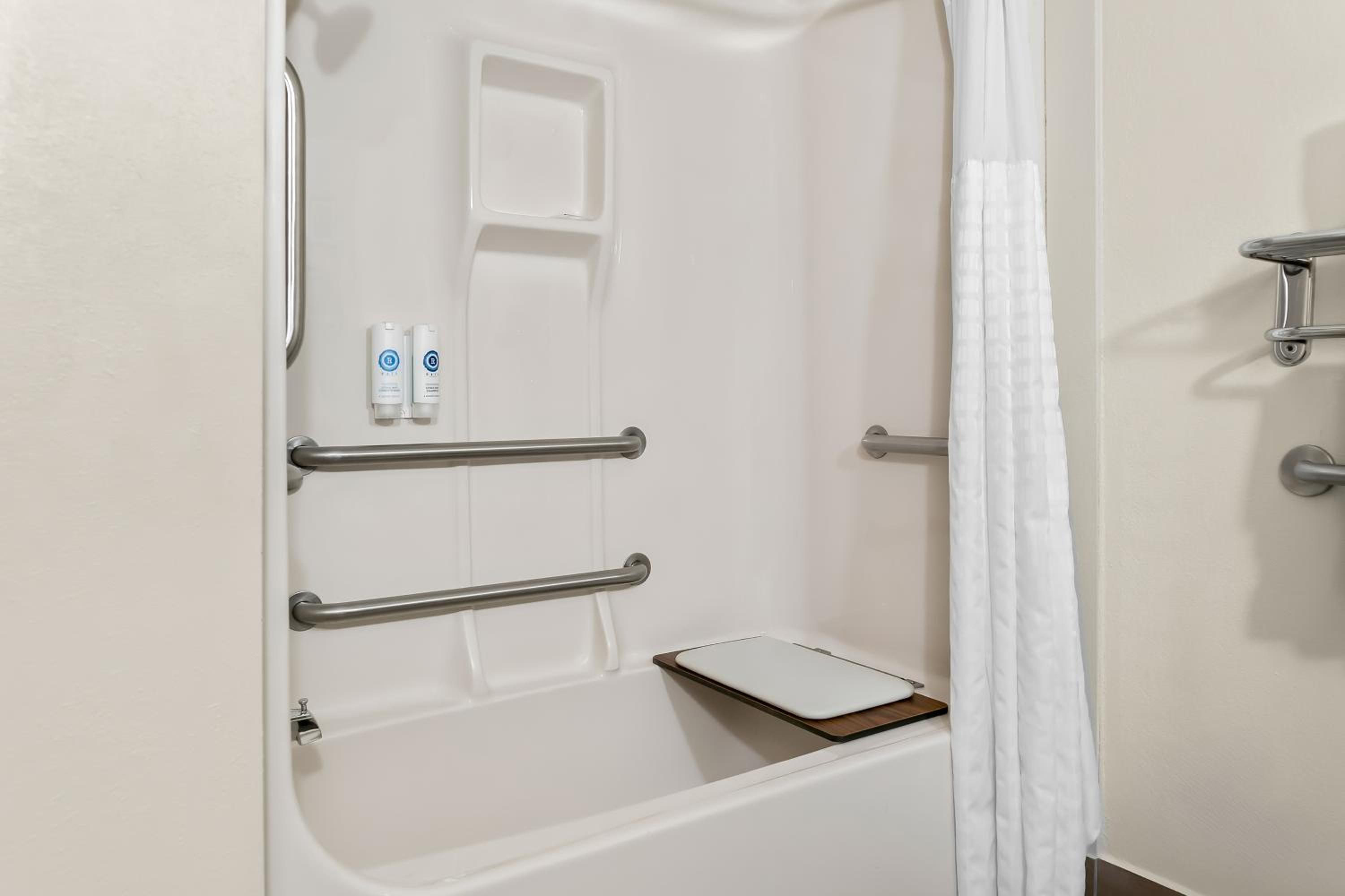 King Room - Accessible/Non-Smoking - Photo 4