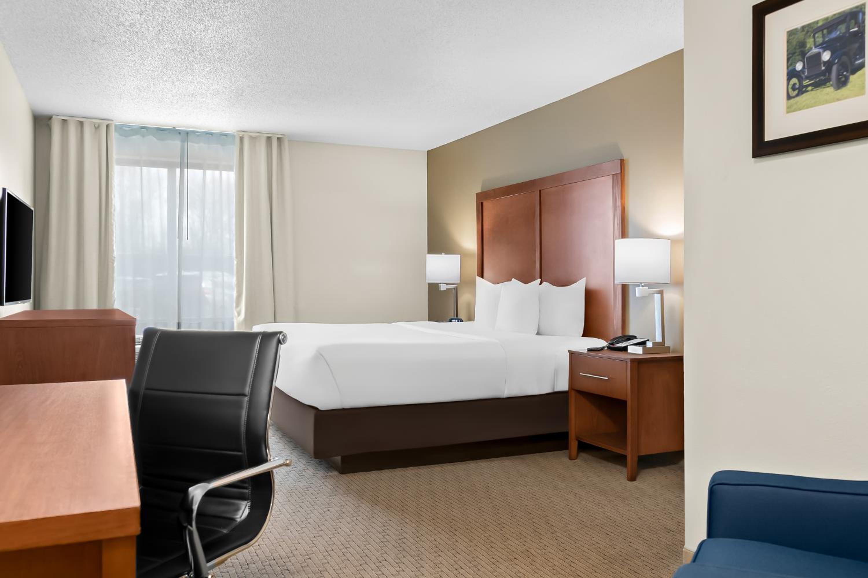 King Room - Accessible/Non-Smoking - Photo 3