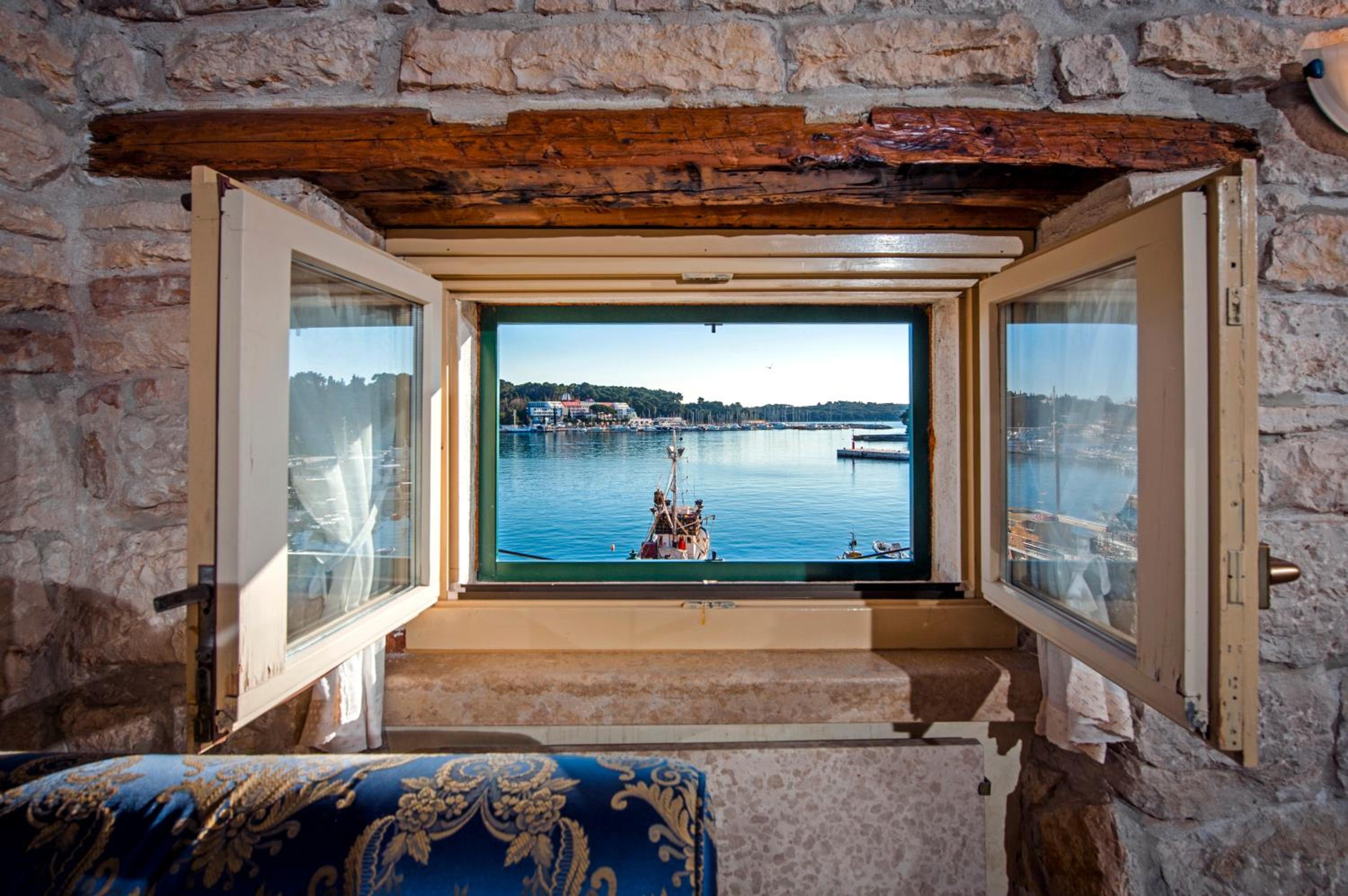 One-Bedroom Apartment with Sea View - Attic - Photo 2