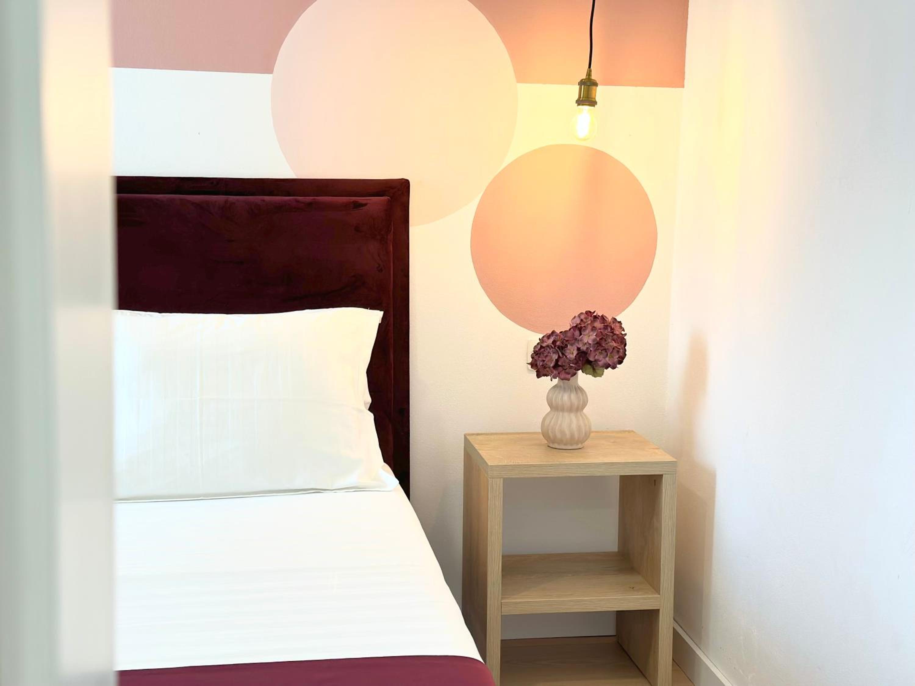 Deluxe One-Bedroom Apartment