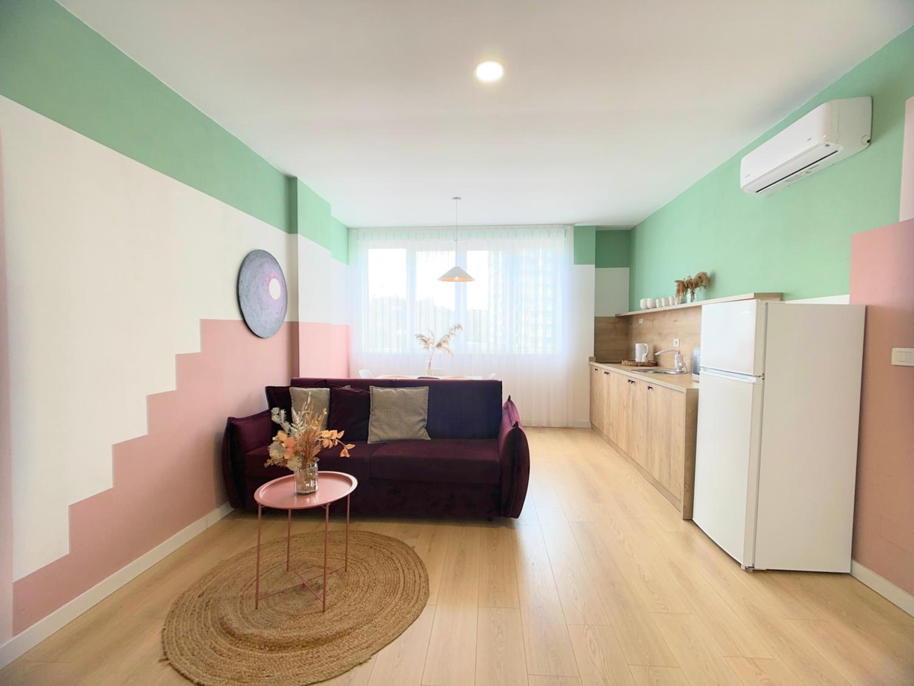Deluxe One-Bedroom Apartment
