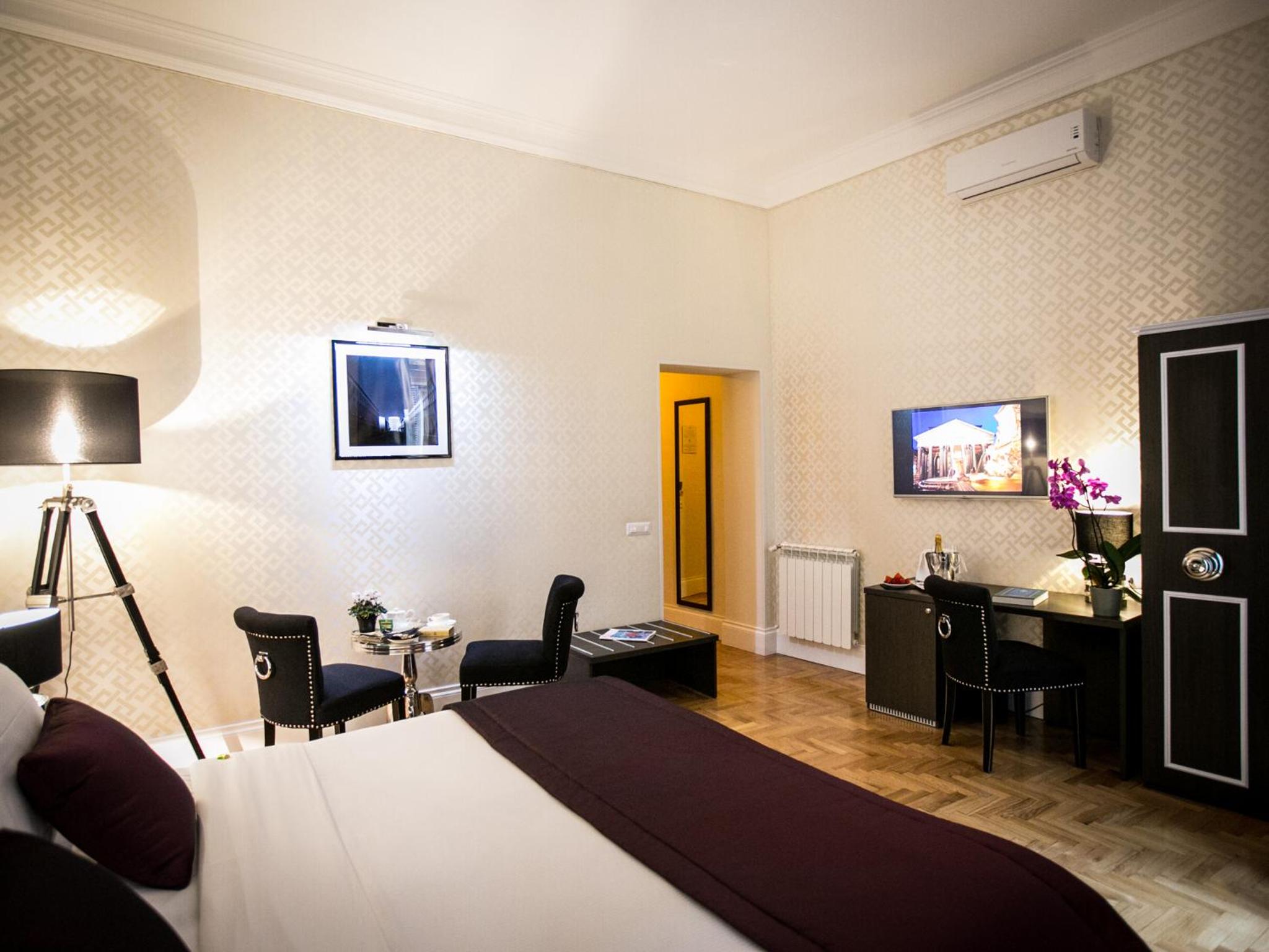 King Room with Balcony photo 3