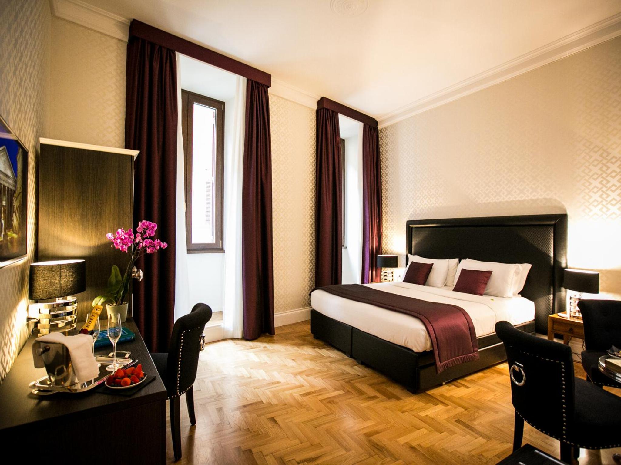King Room with Balcony photo 1