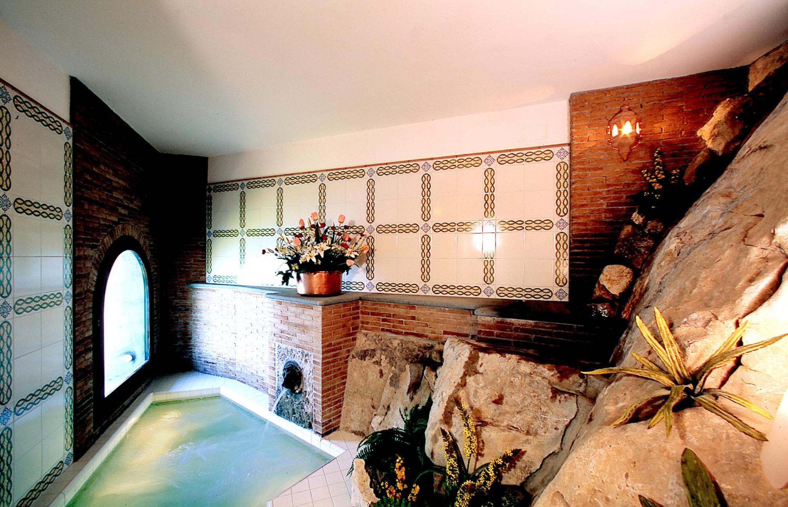Family Room (2 Adults + 2 Children) - Photo 4