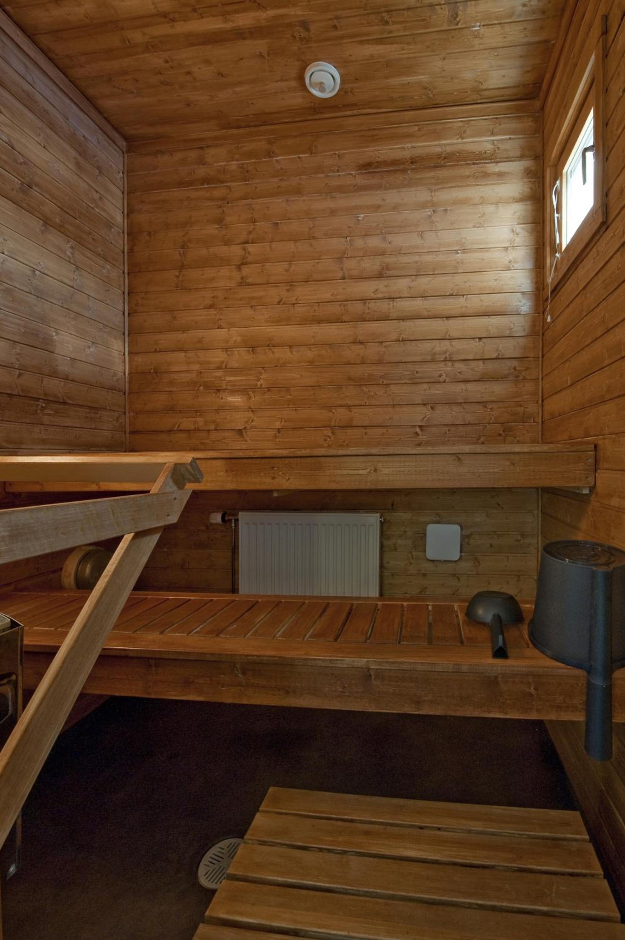Four-Bedroom Cottage with Sauna photo 2