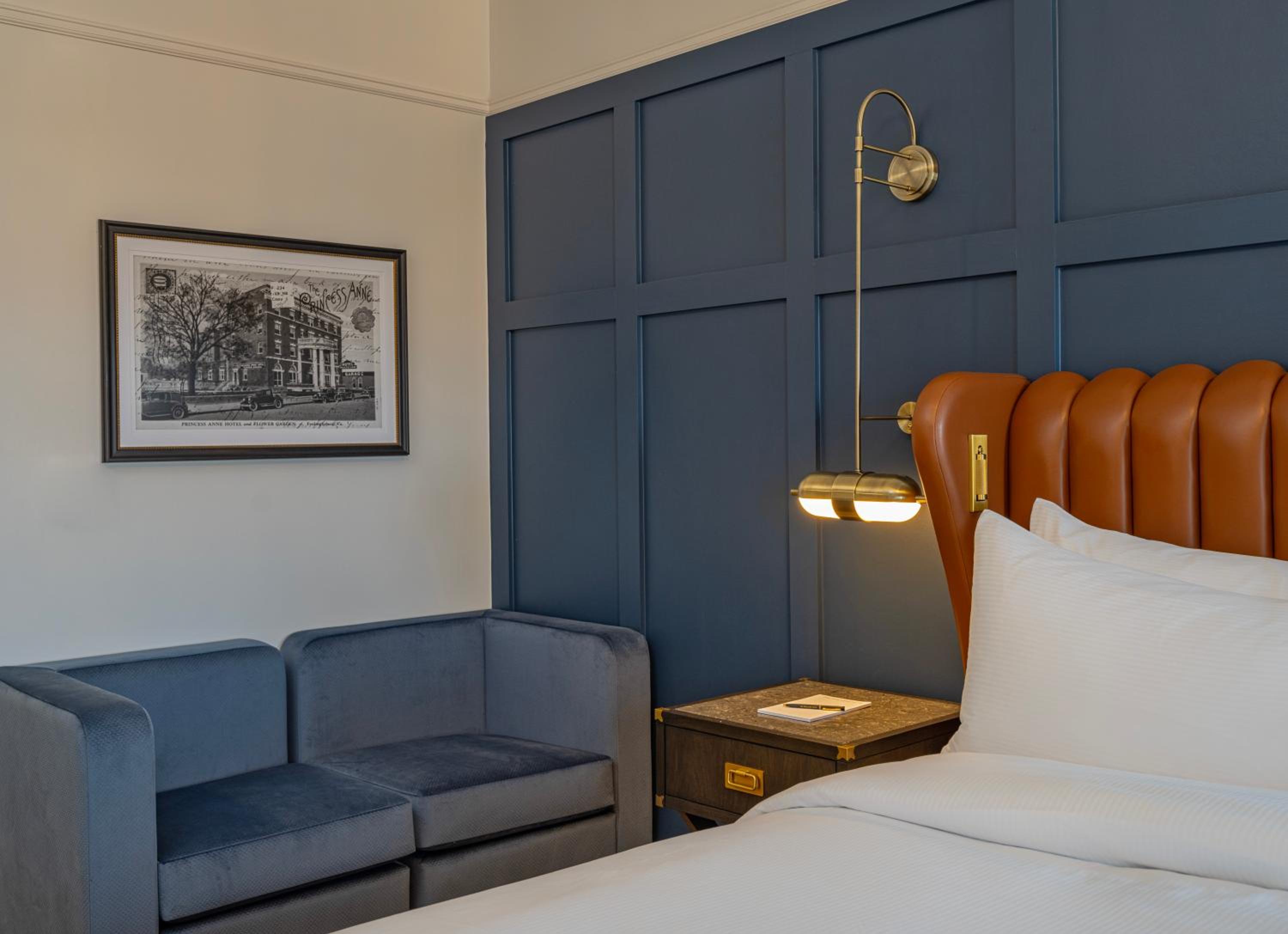 Traditional King Room with Roll-in Shower - Mobility and Hearing Accessible