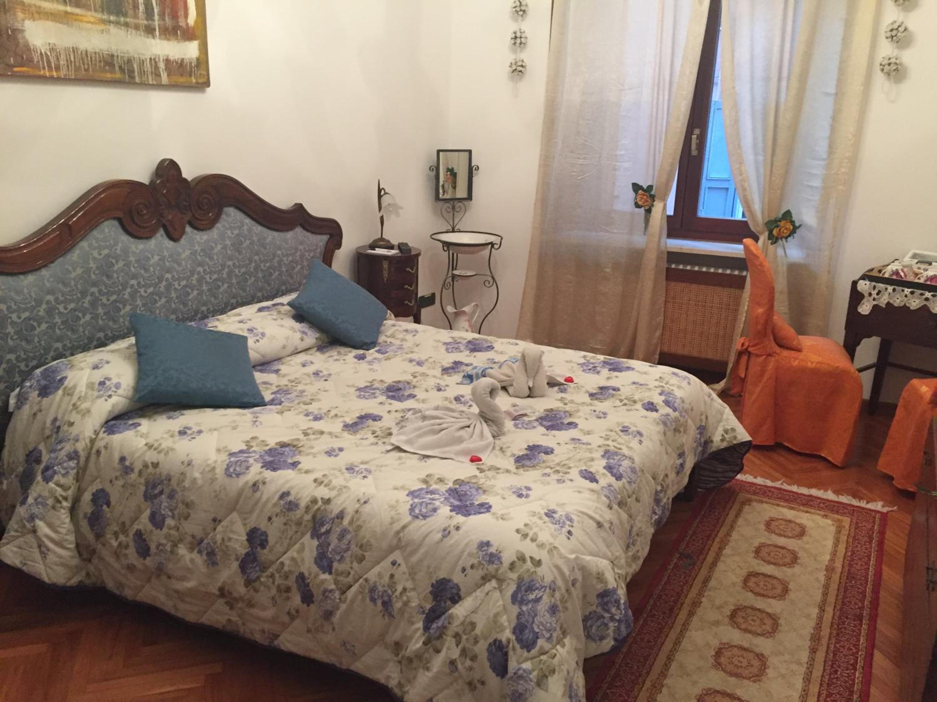Standard Double Room with Shared Bathroom photo 3