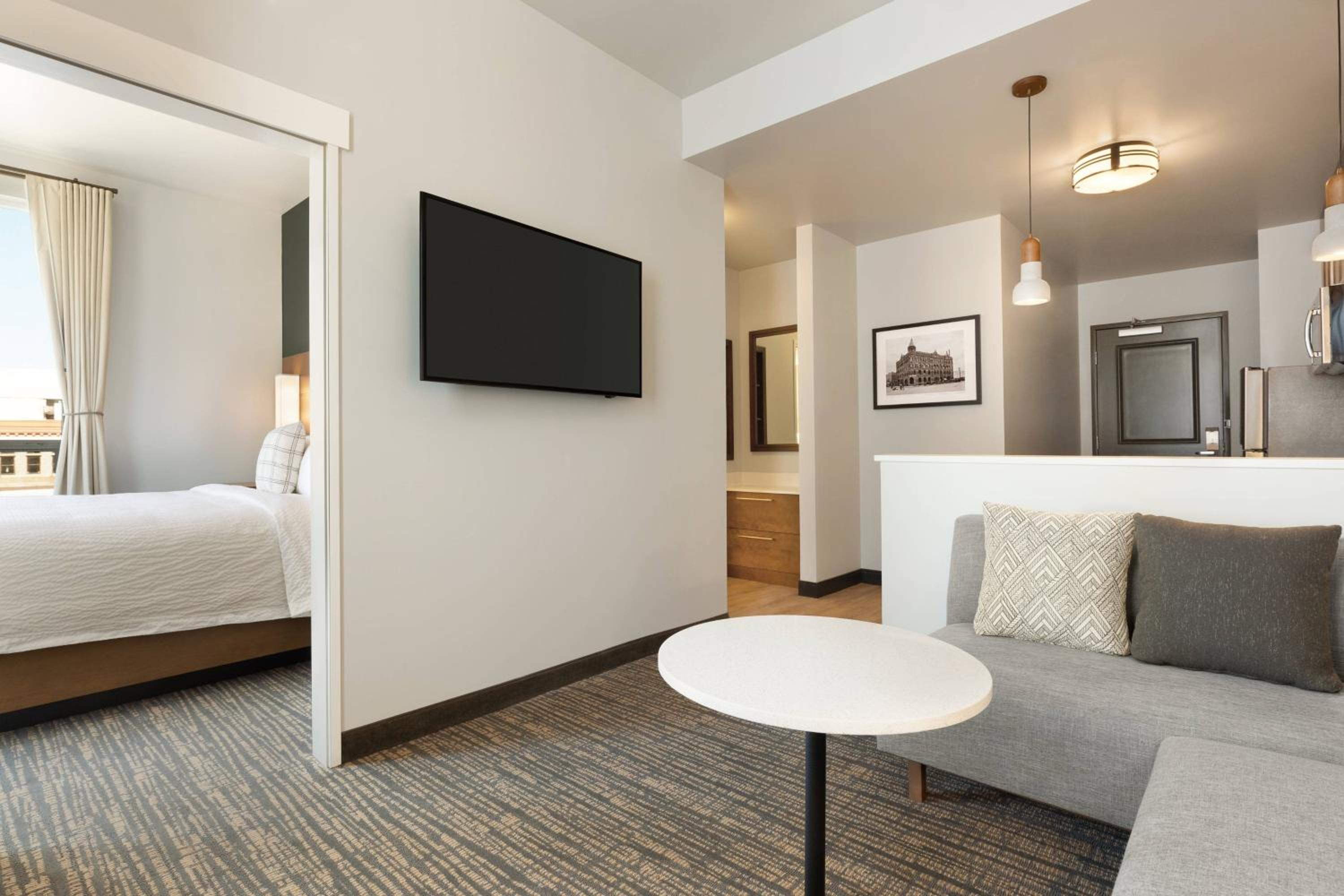 One-Bedroom King Suite  - Photo 2