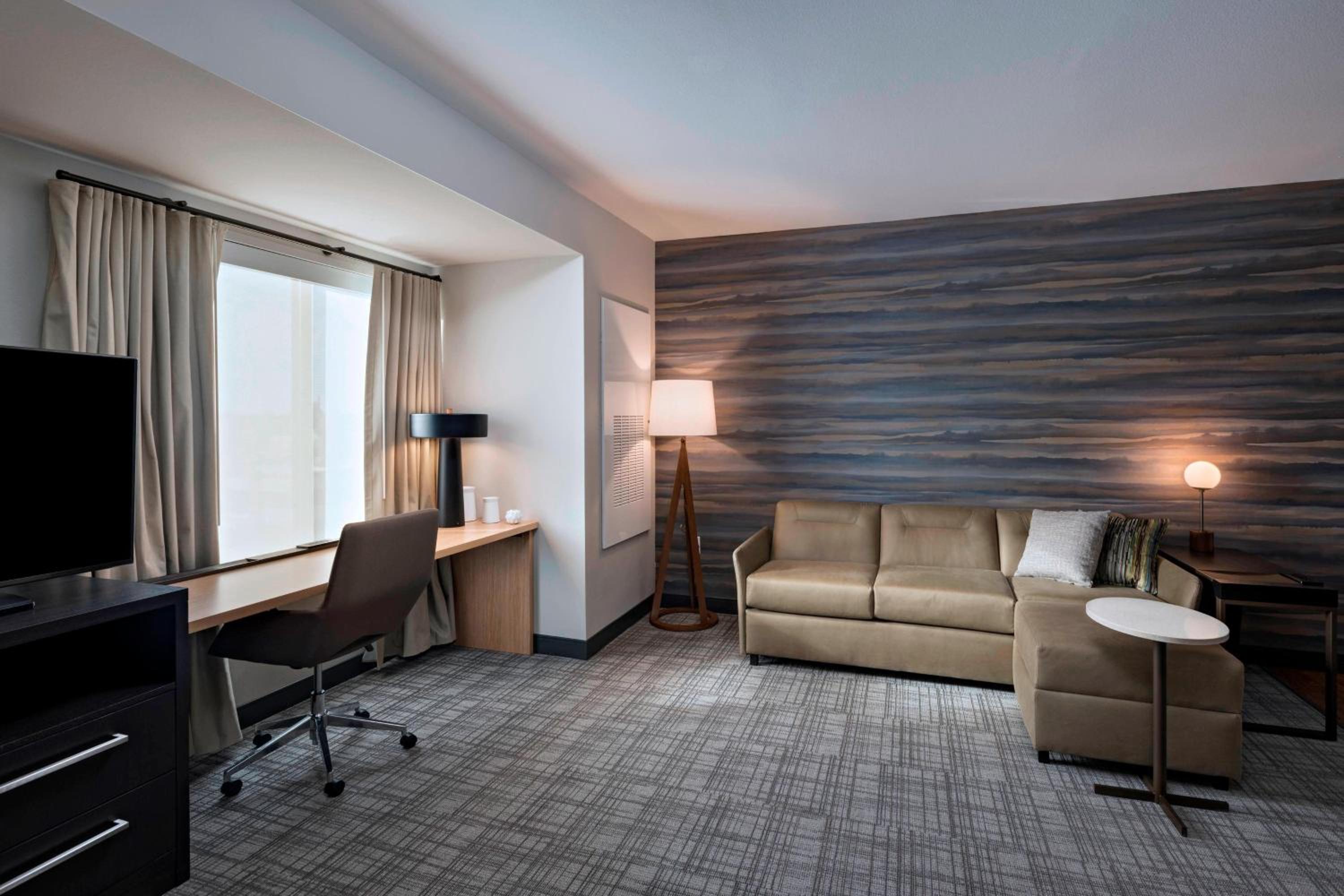 1 Bedroom Suite, 1 King, Alternate: sofa bed (Mobility Accessible w/ Tub) photo 1
