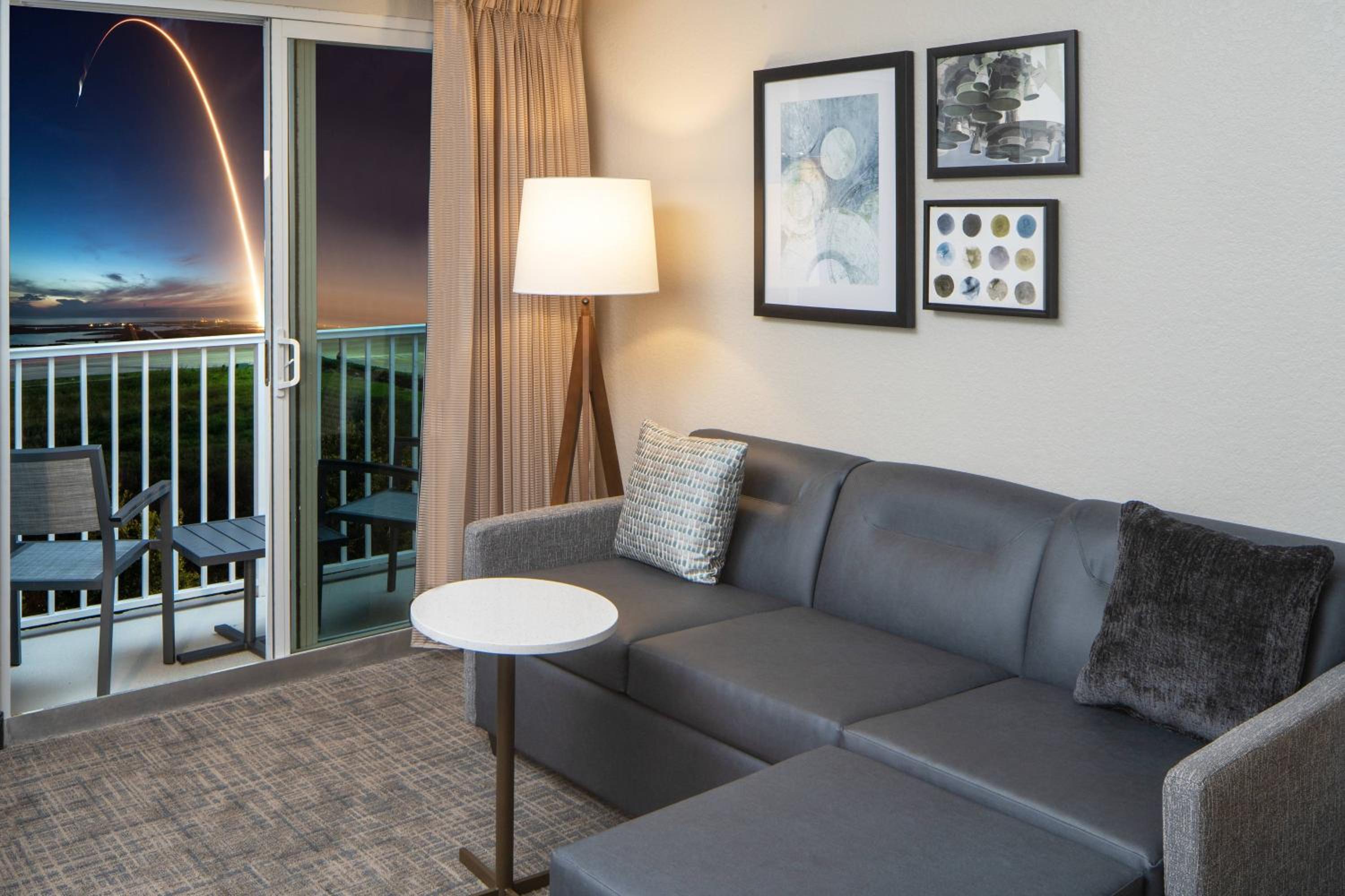 King Room with Skyline View and Adapted Tub - Mobility and Hearing Accessible