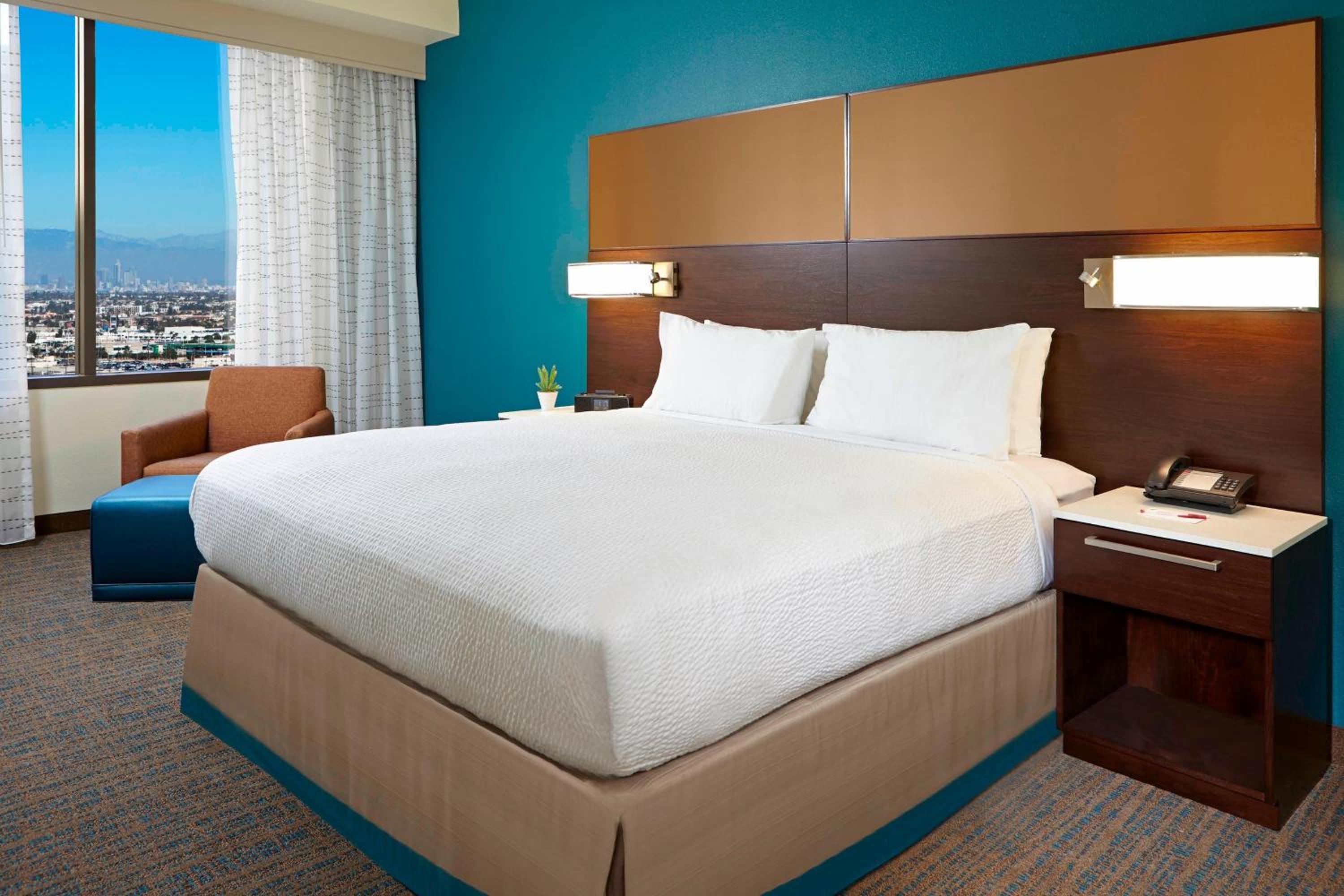 One-Bedroom King Suite with Sofa Bed and Roll-in Shower - Mobility and Hearing Accessible