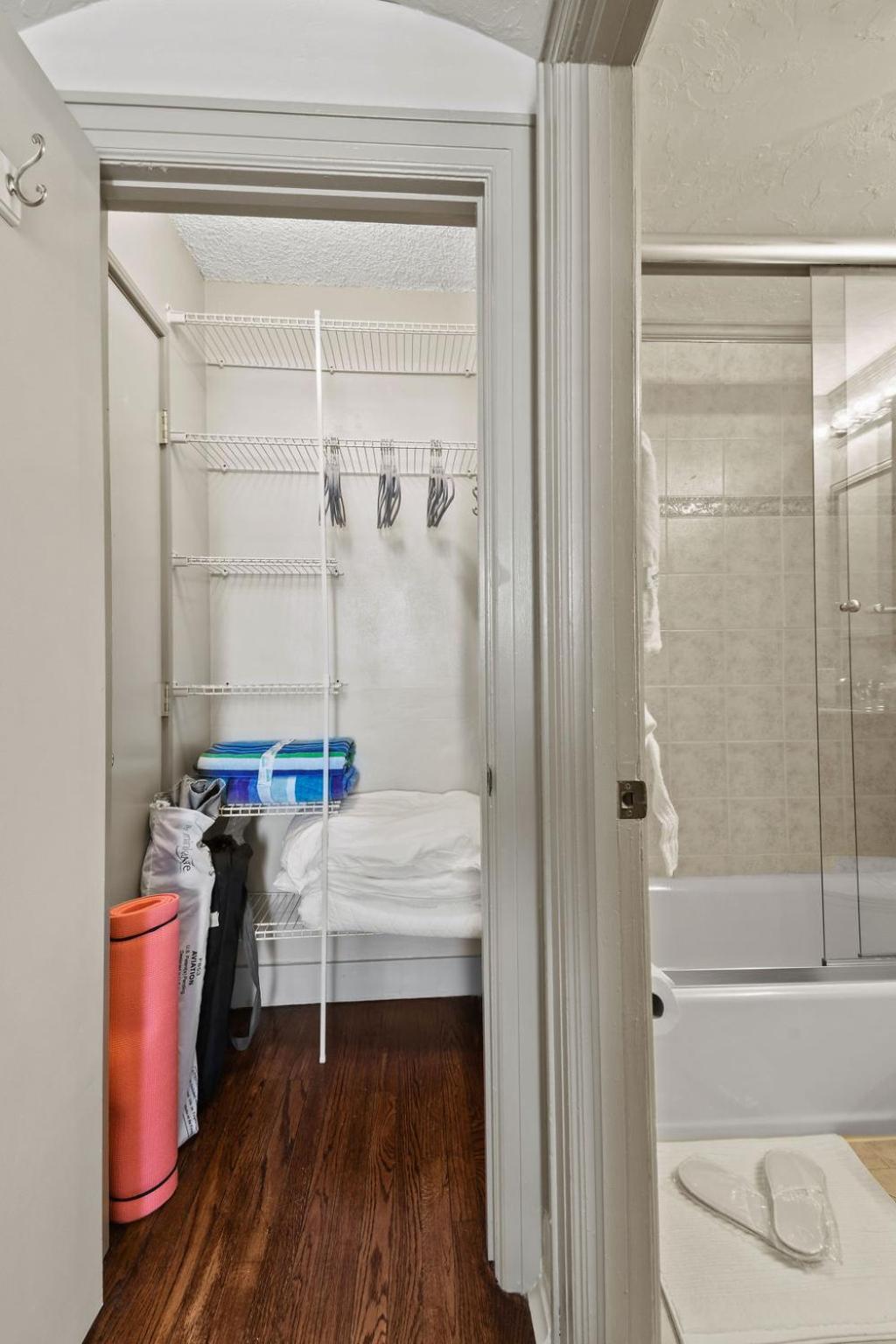 Yellow Orchid Apartment photo 2