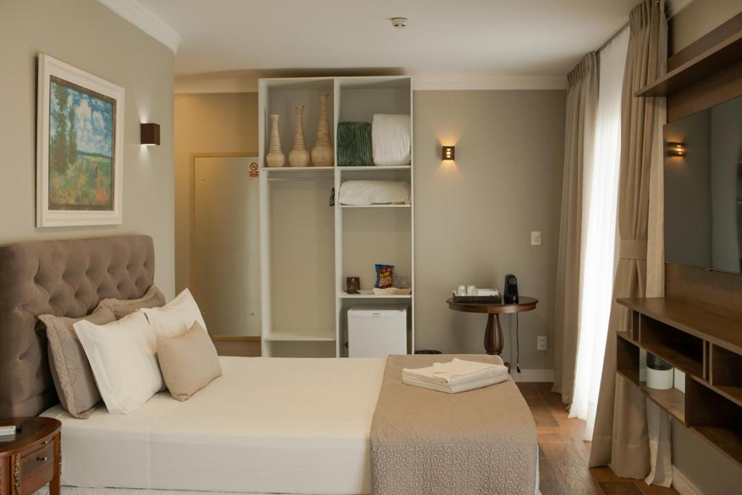 Suite with Lake View photo 3