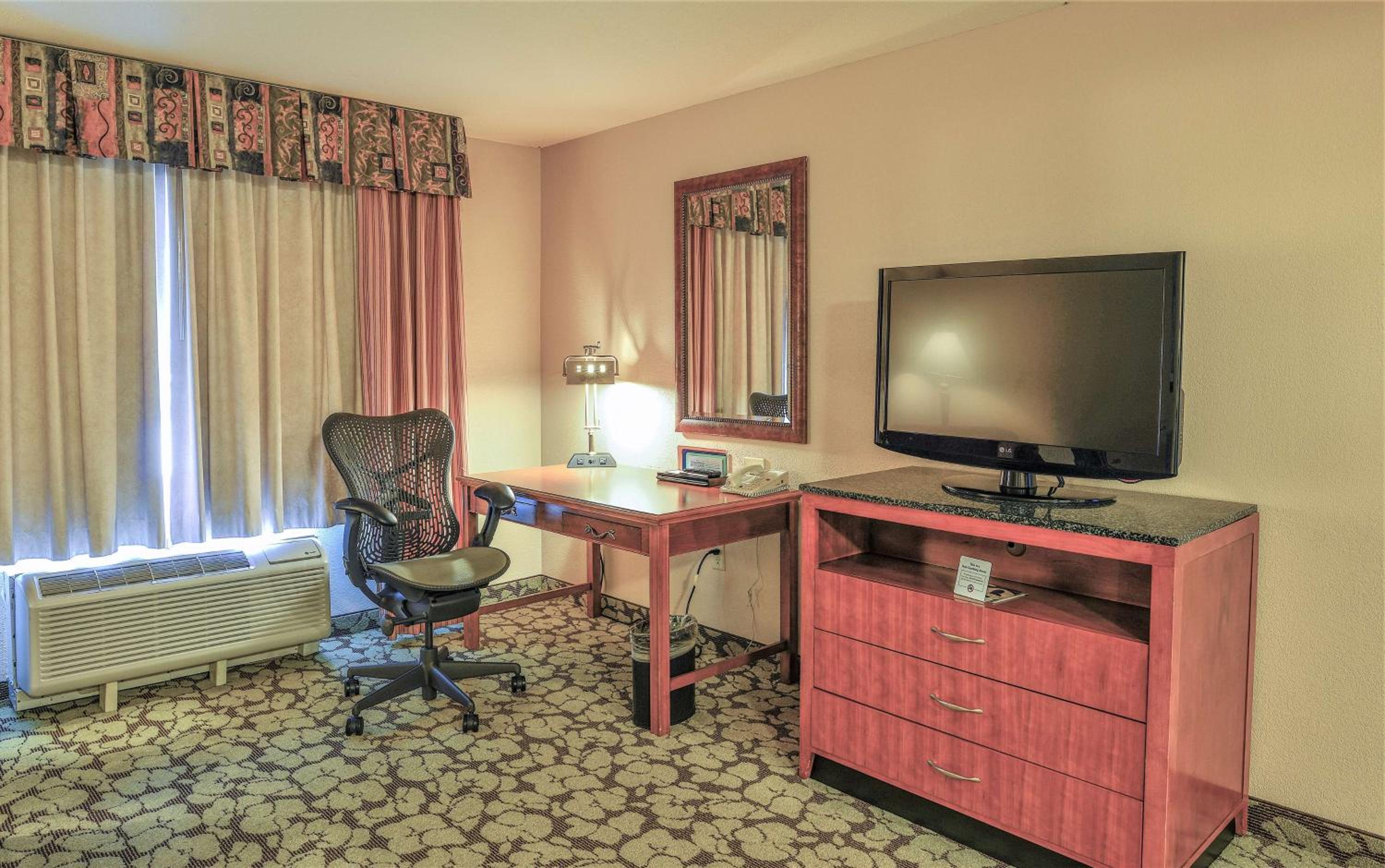 Superior King Suite Jetted Tub