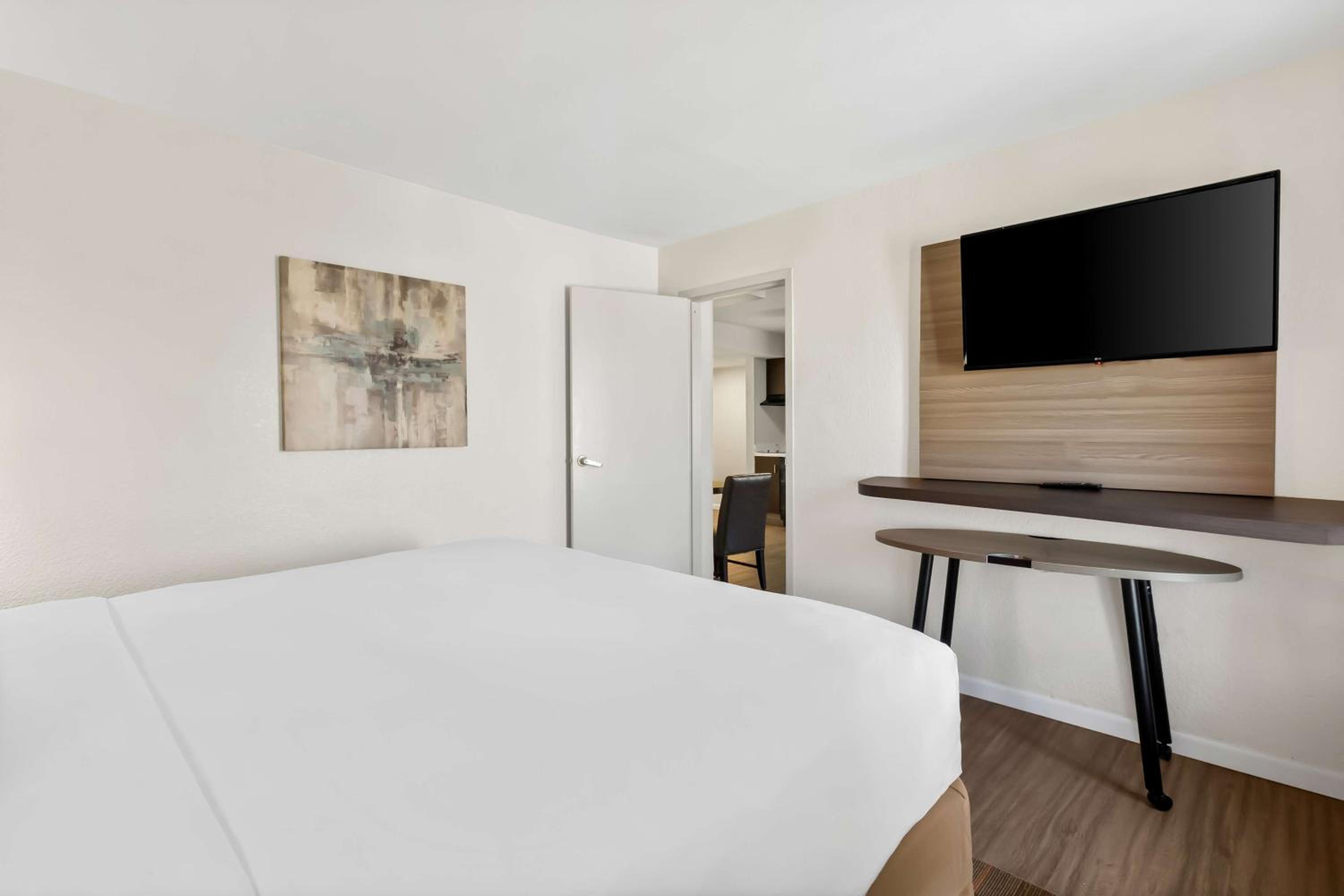   Executive King Suite - Photo 2