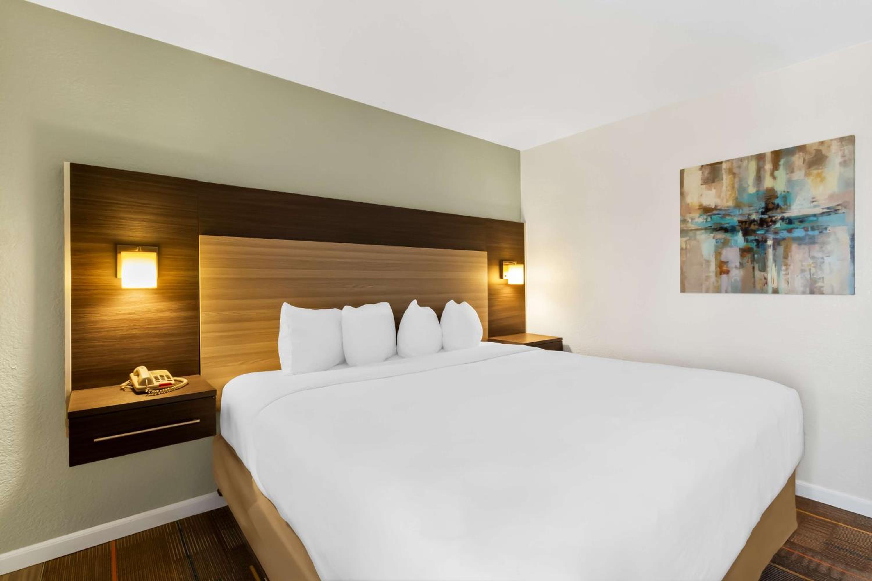   Executive King Suite - Photo 3