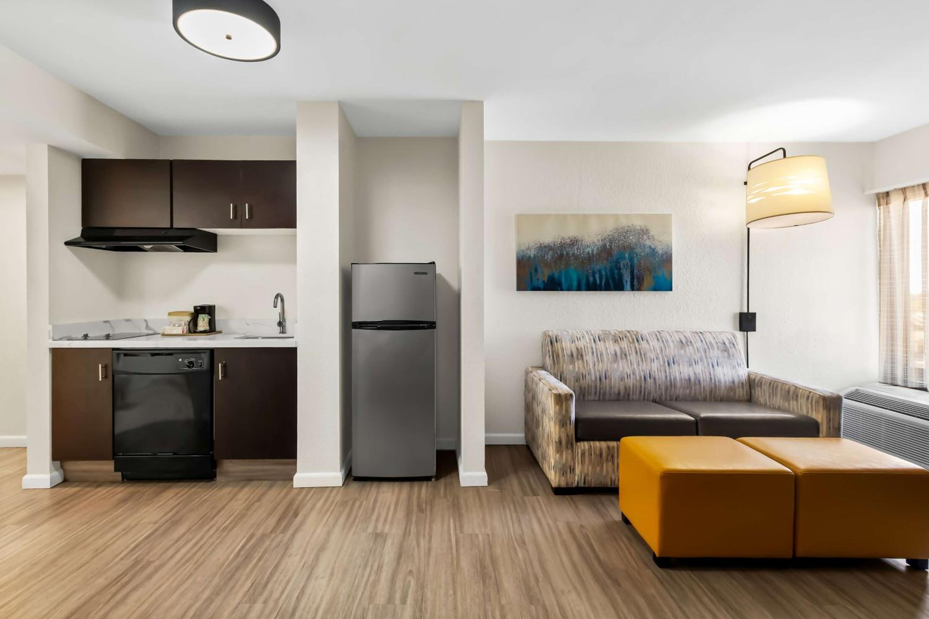   Executive King Suite - Photo 4