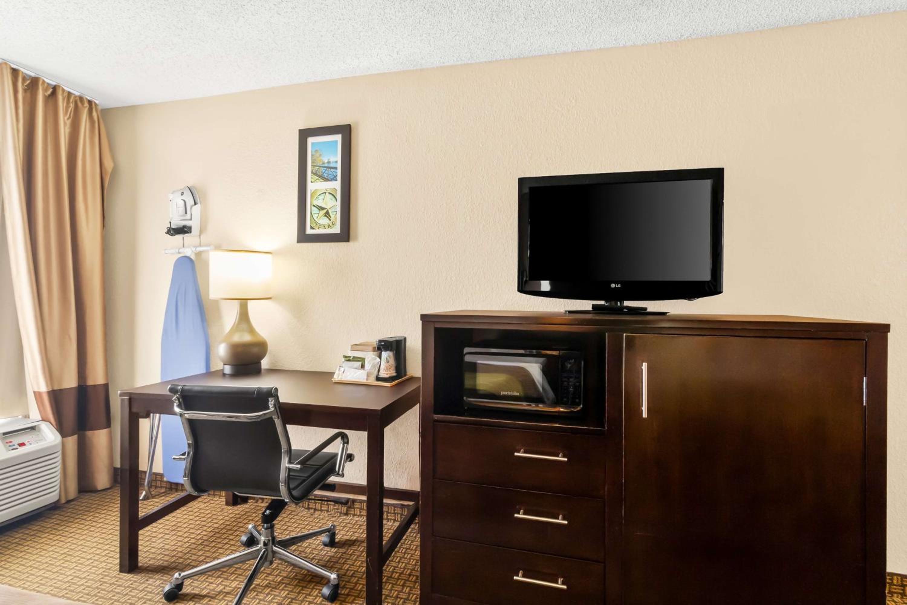 Queen Room - Photo 2