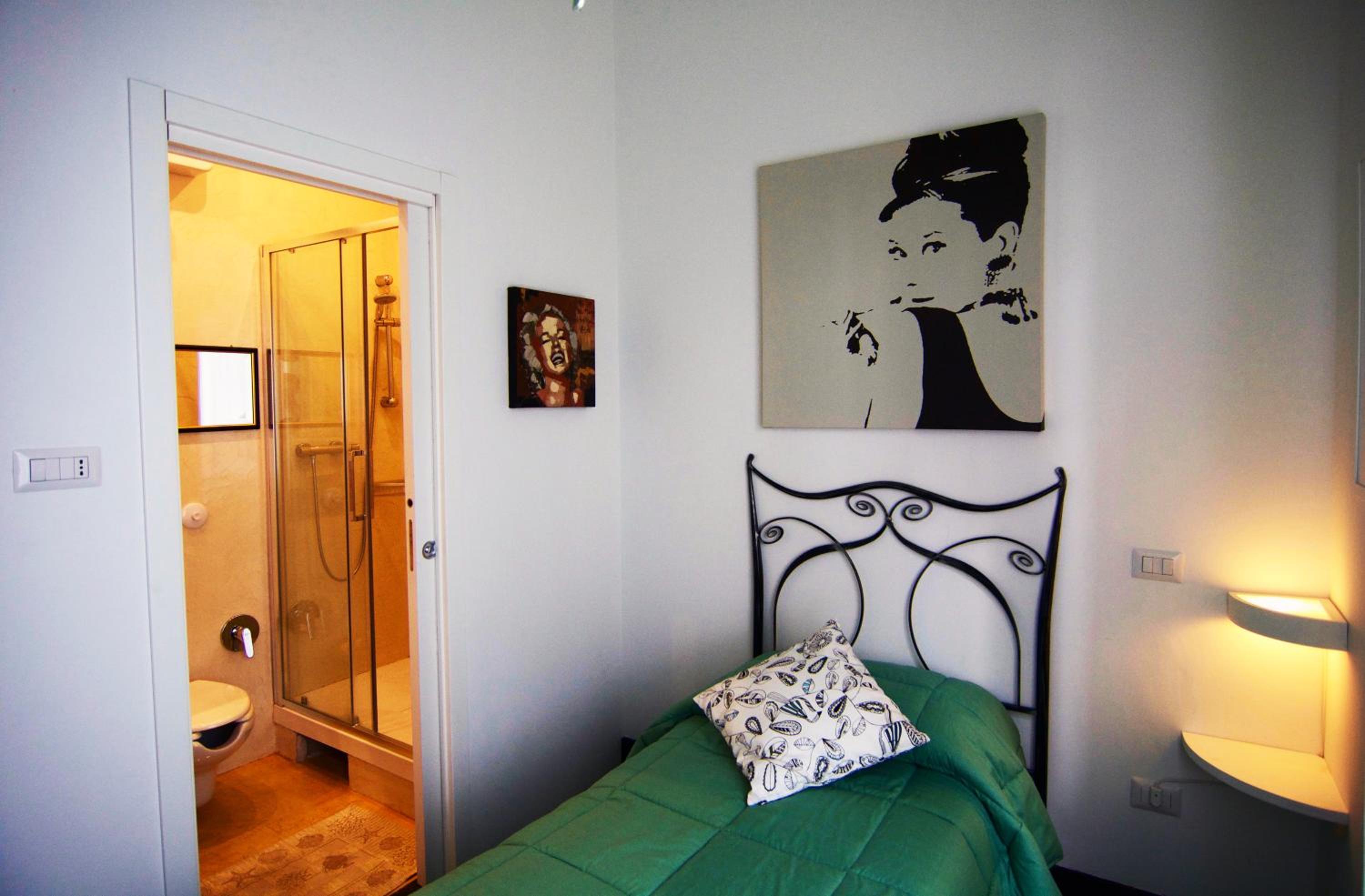 Single Room photo 3