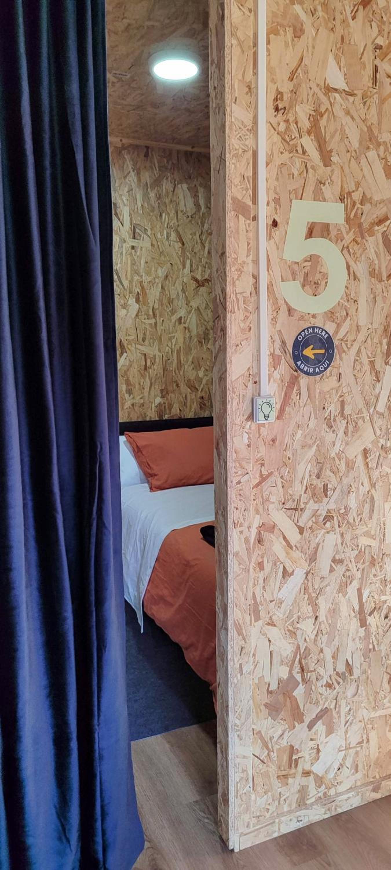 Single Bed in Dormitory Room photo 3