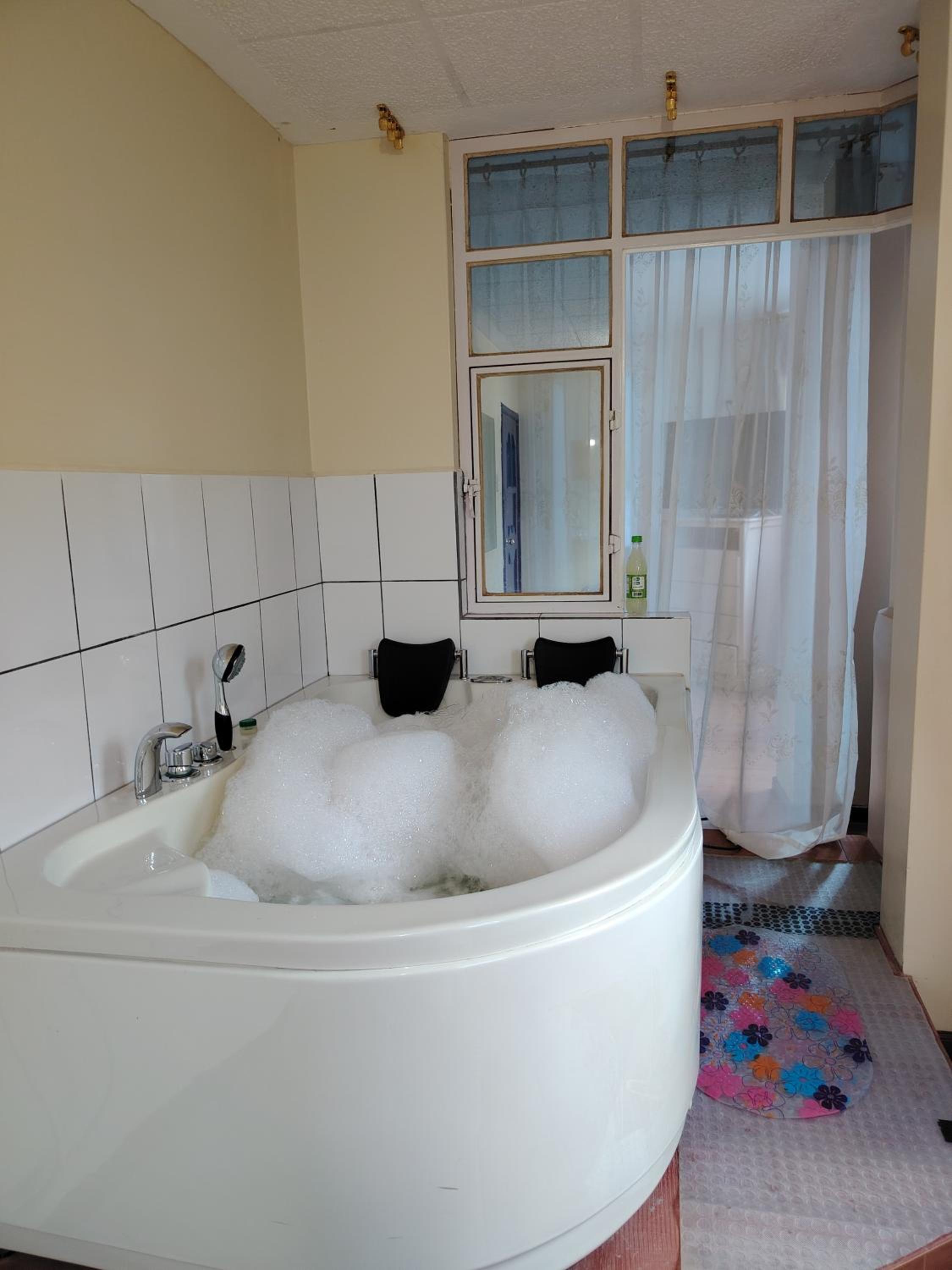 Queen Room with Spa Bath