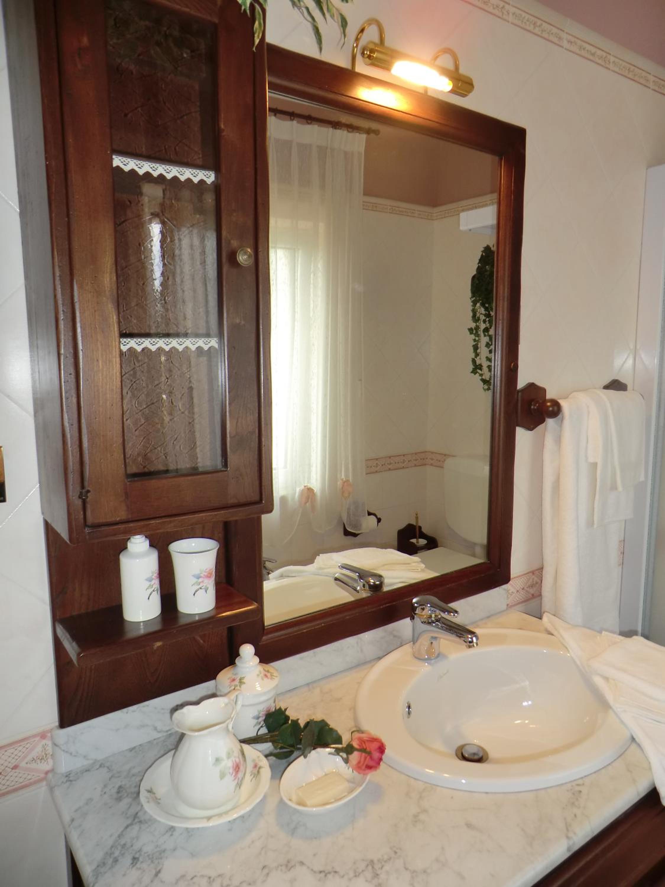 Double Room - Photo 18