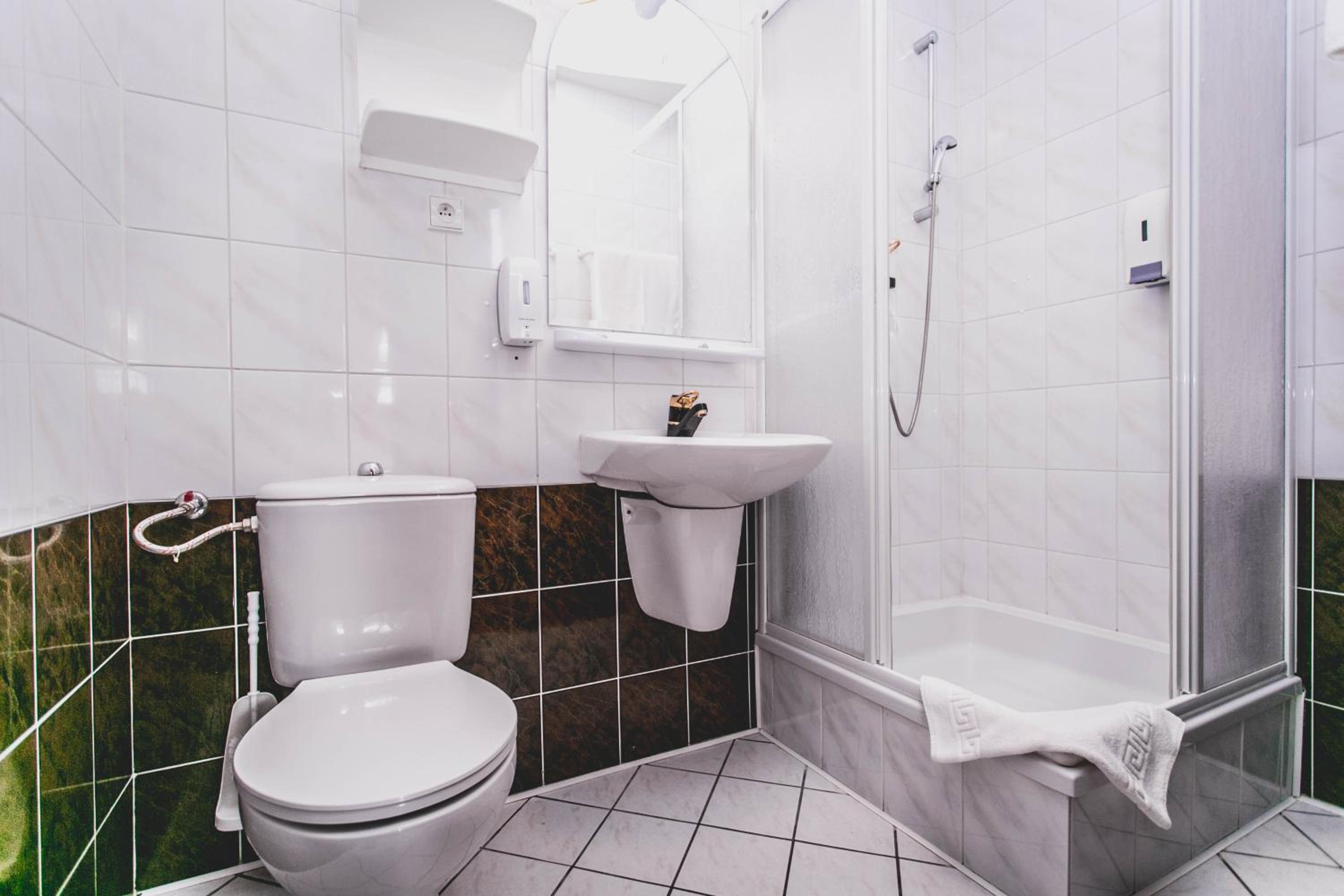 Double or Twin Room - Photo 4