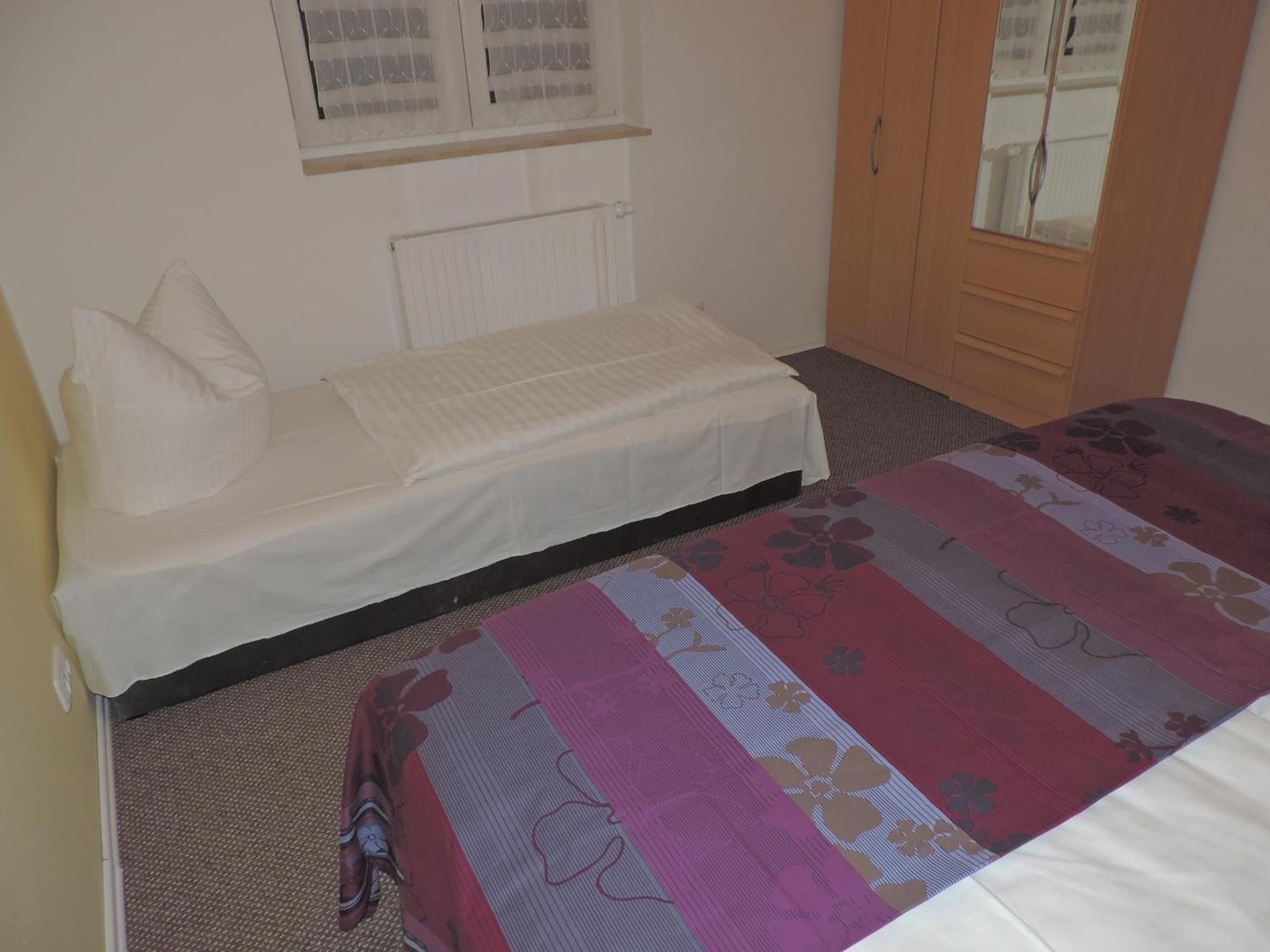 One-Bedroom Apartment - 2 - Photo 7