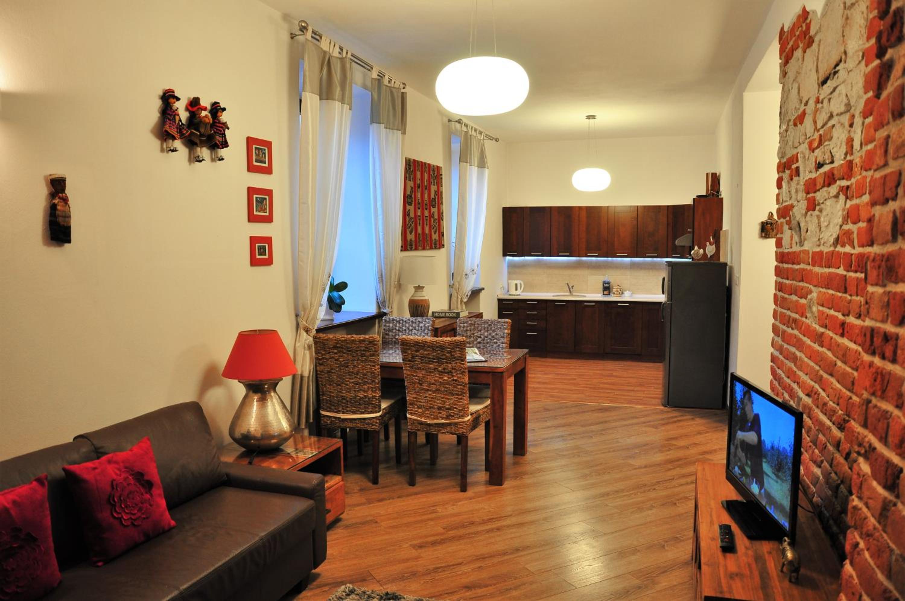 One-Bedroom Apartment with Sofa Bed - Photo 7