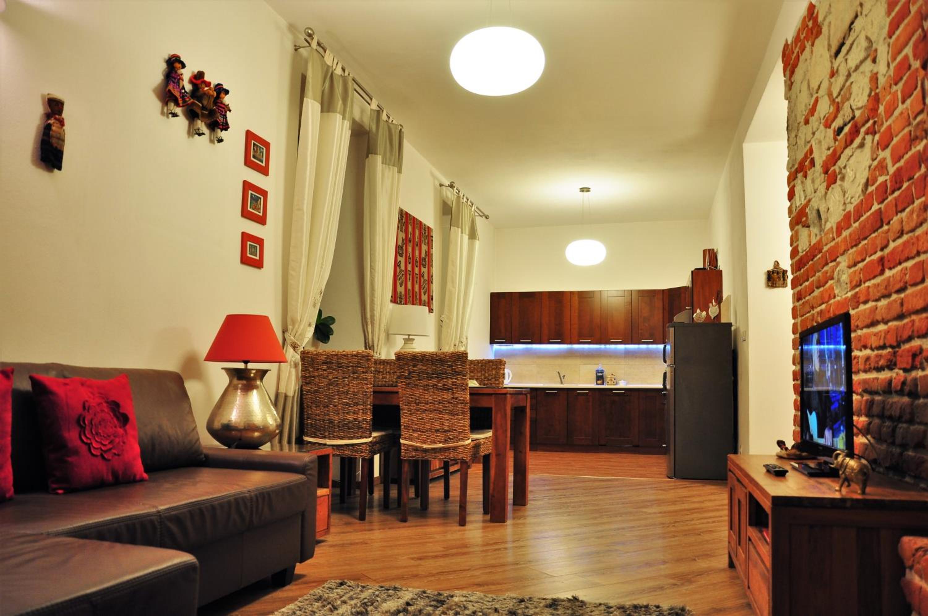 One-Bedroom Apartment with Sofa Bed - Photo 8