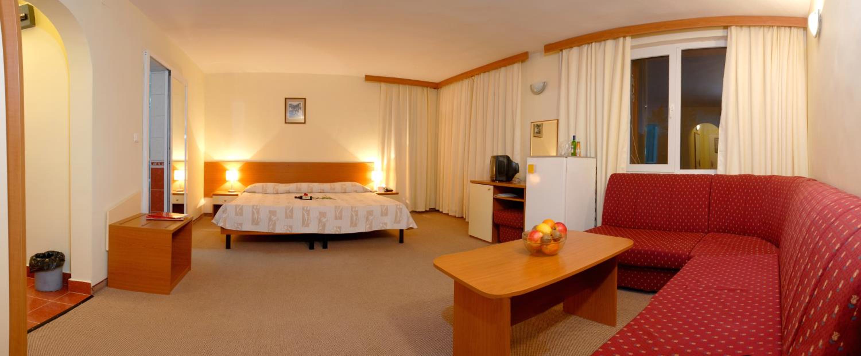 Family Room (2 Adults + 2 Children) photo 1