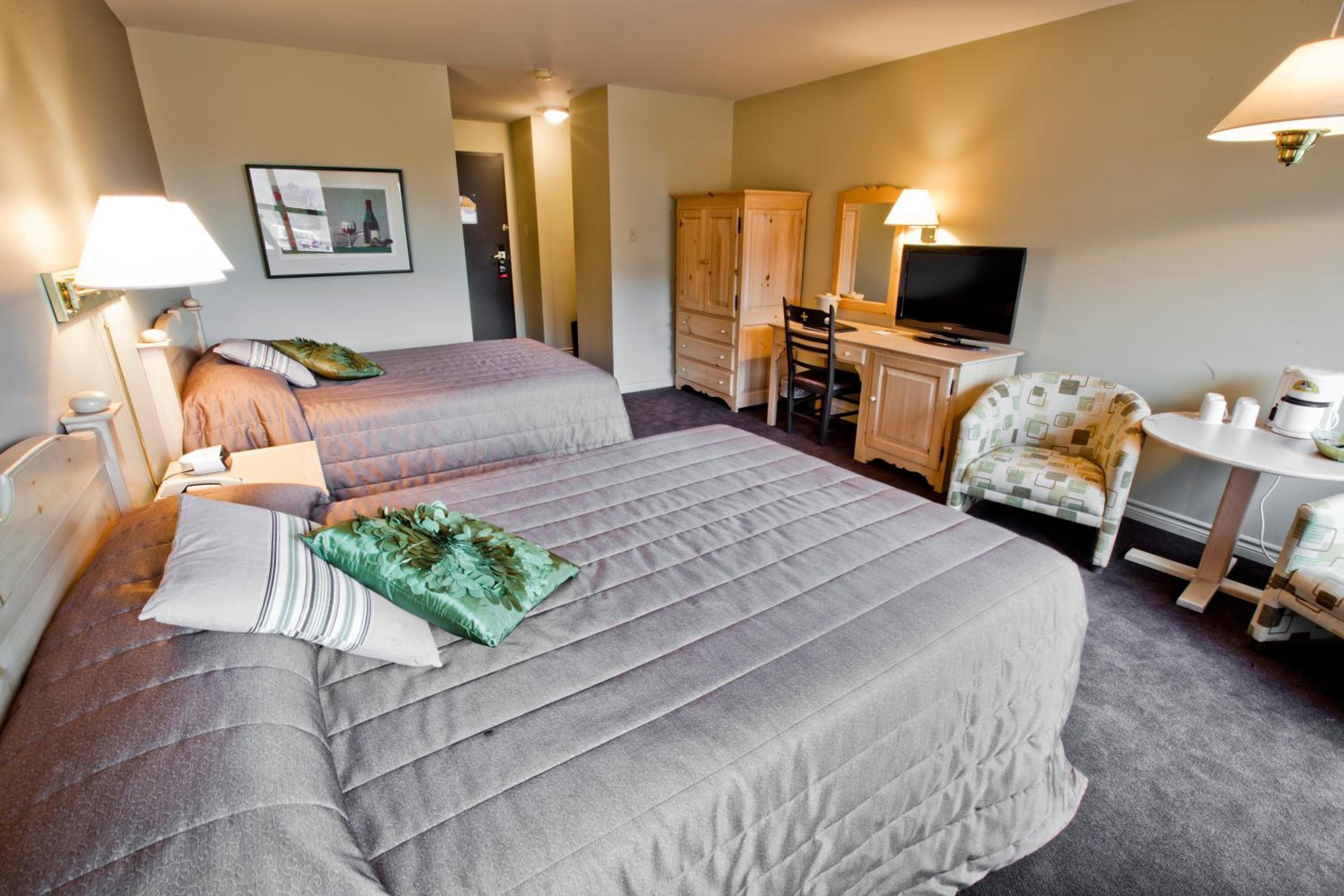 Double Room with Two Double Beds photo 3