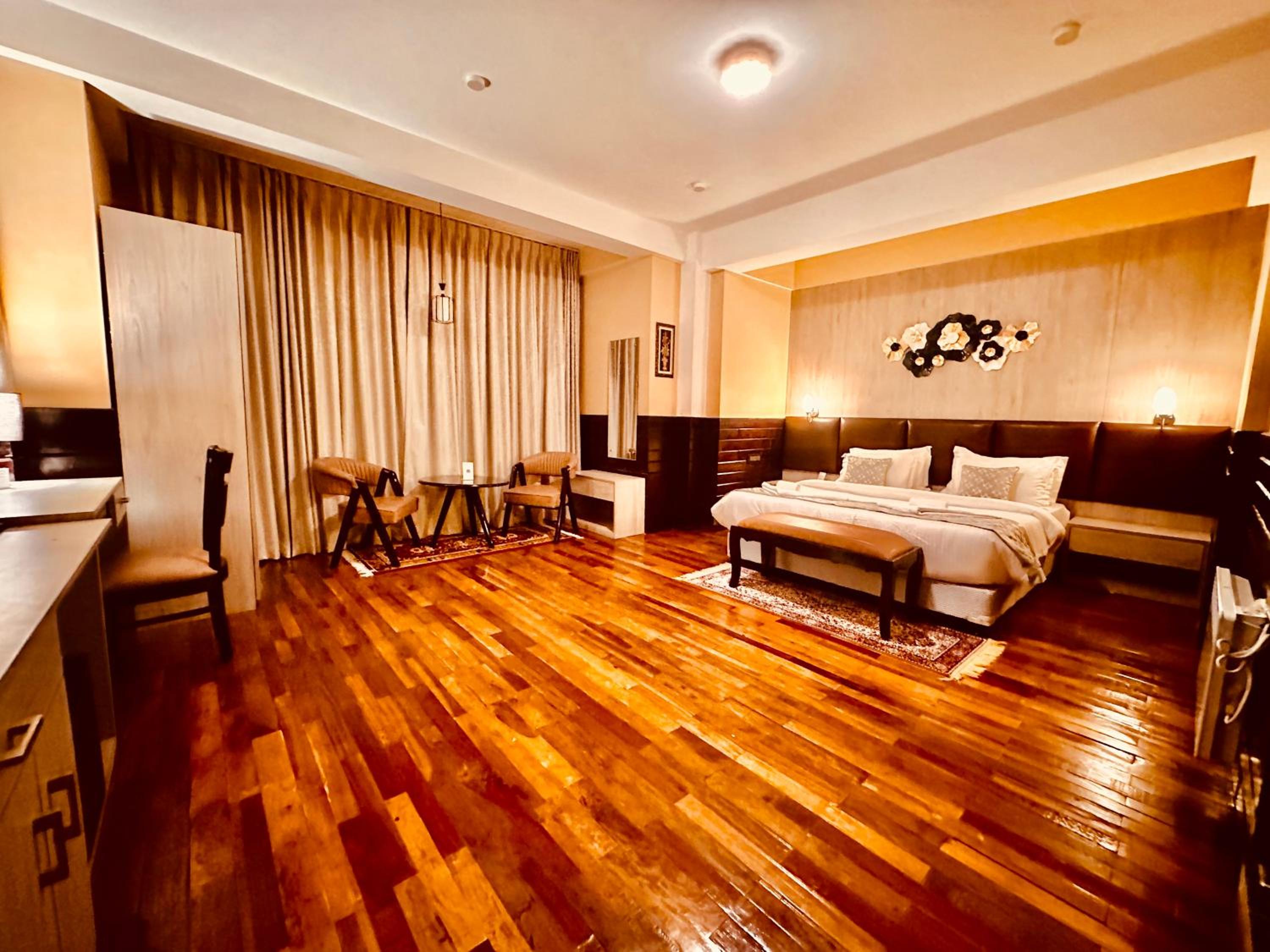 Deluxe King Room photo 3