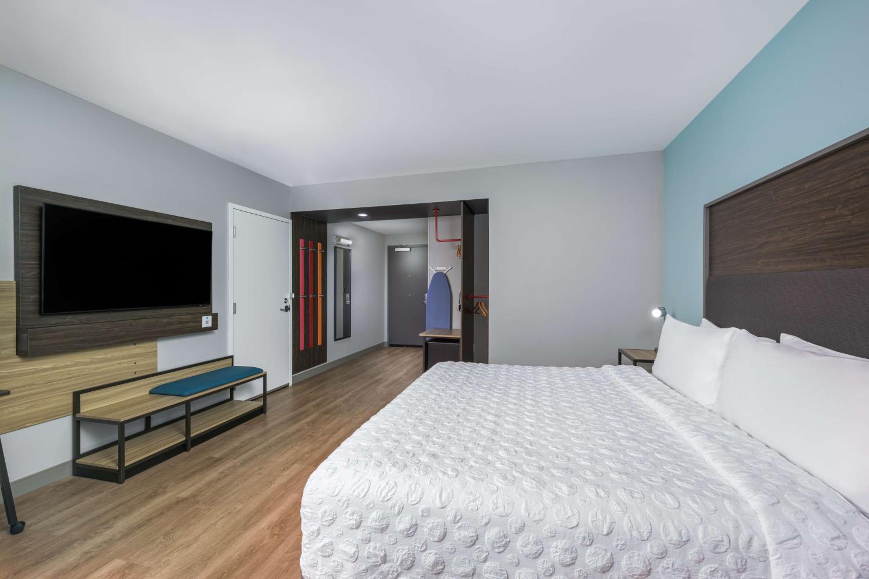 King Room with Mobility Accessible Tub