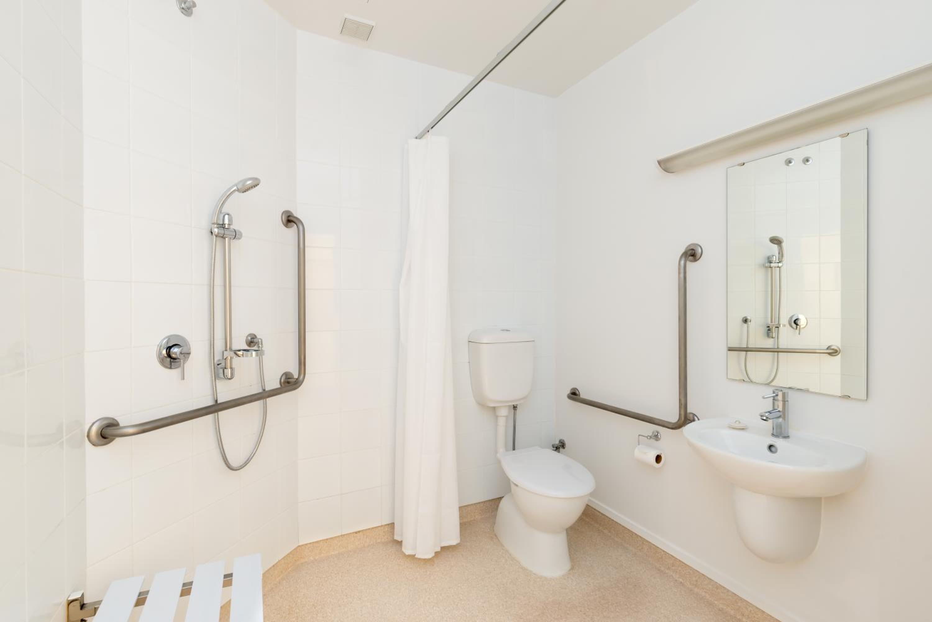 Standard Accessible King - Photo 4