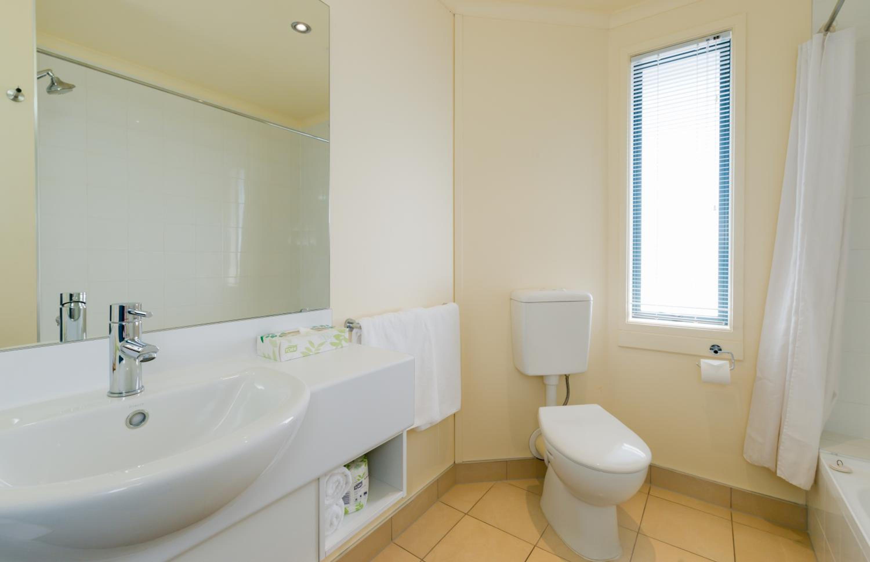 Standard One-Bedroom Suite - Photo 2