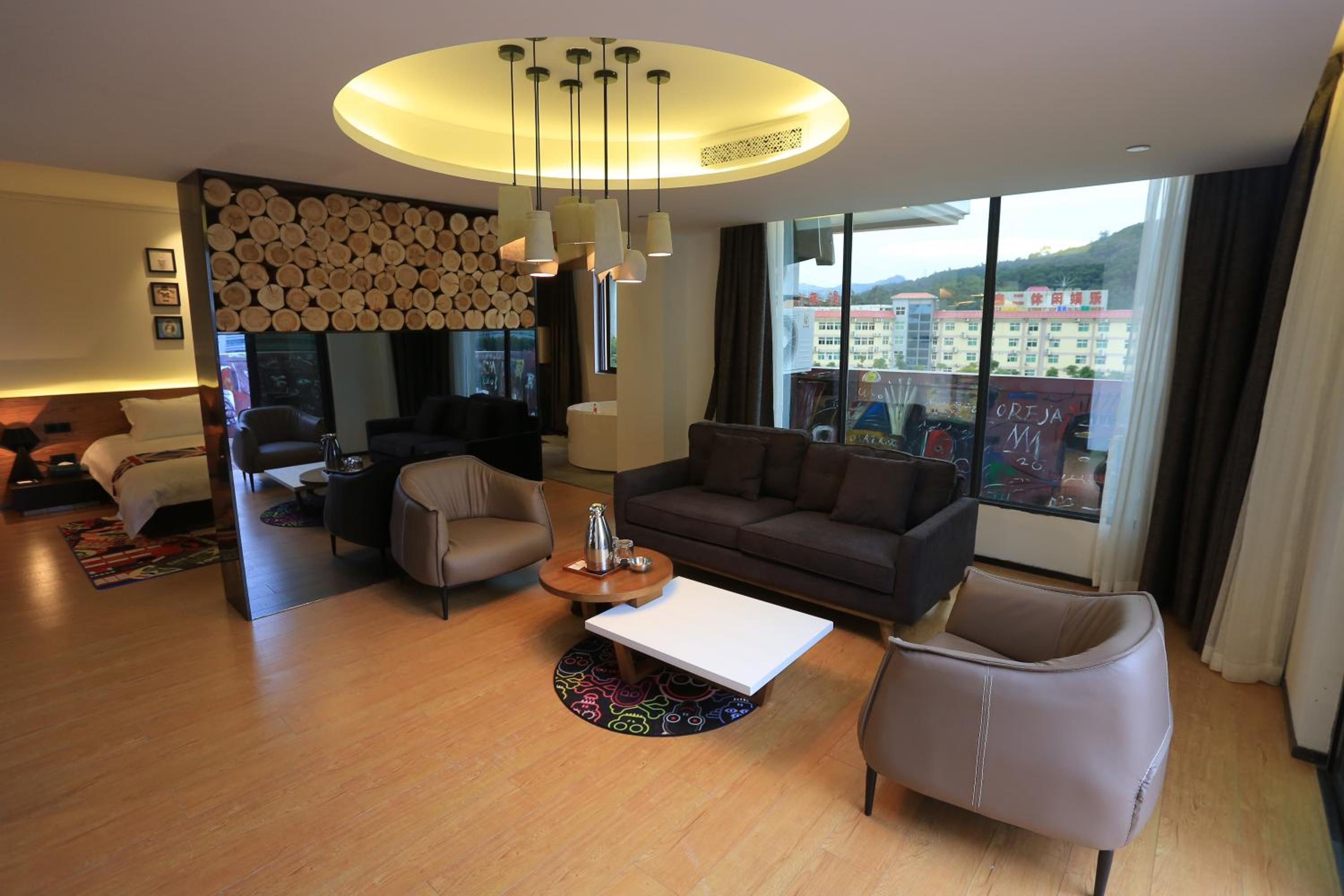 Suite with Mountain View