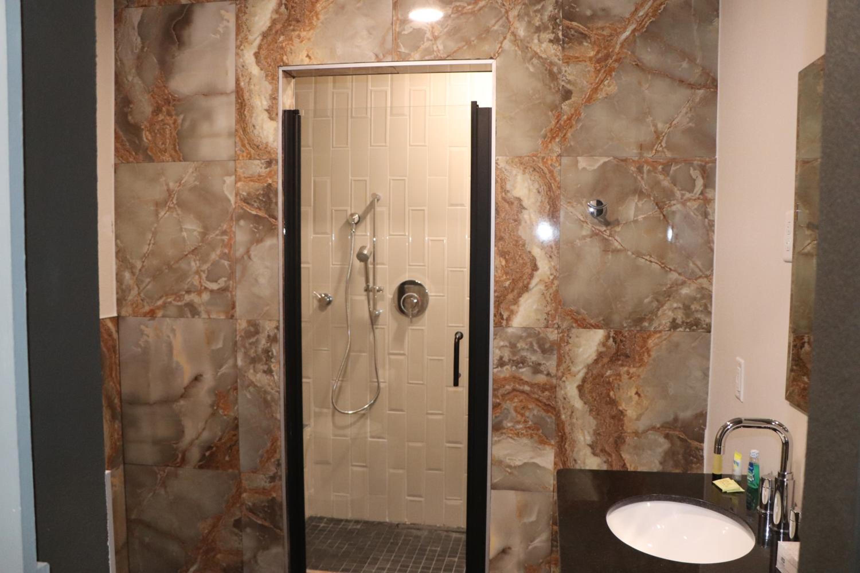 Suite with Spa Bath photo 3