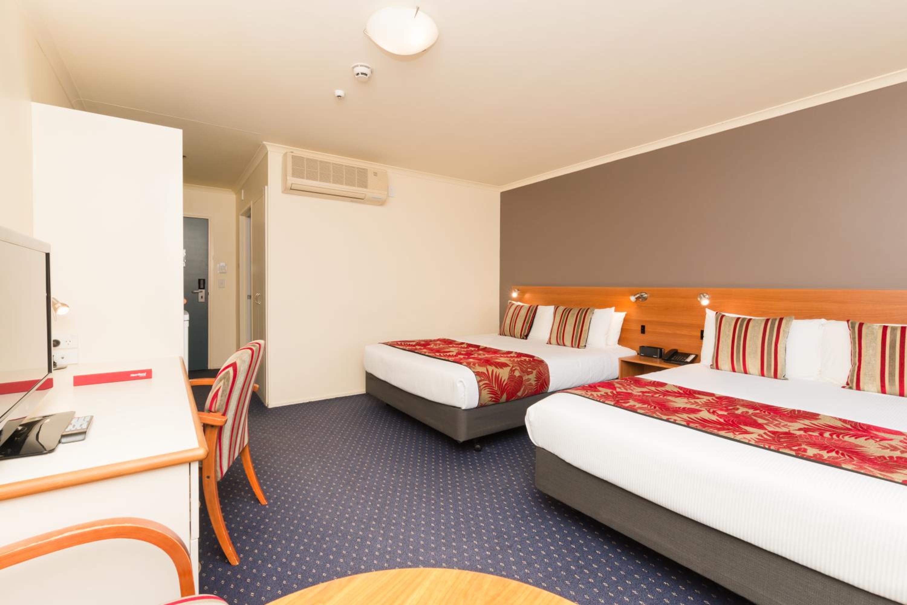 Standard Studio with Two Queen Beds - Photo 3