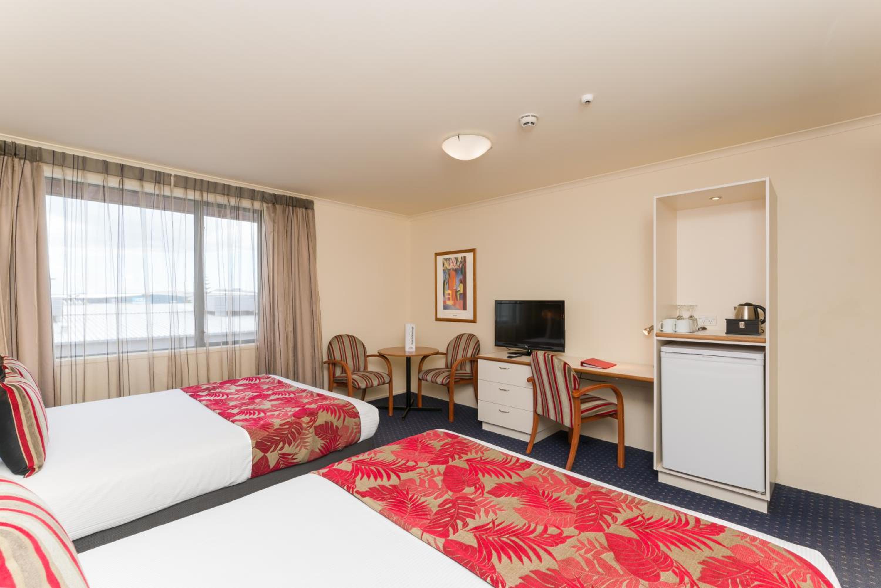 Standard Studio with Two Queen Beds - Photo 4