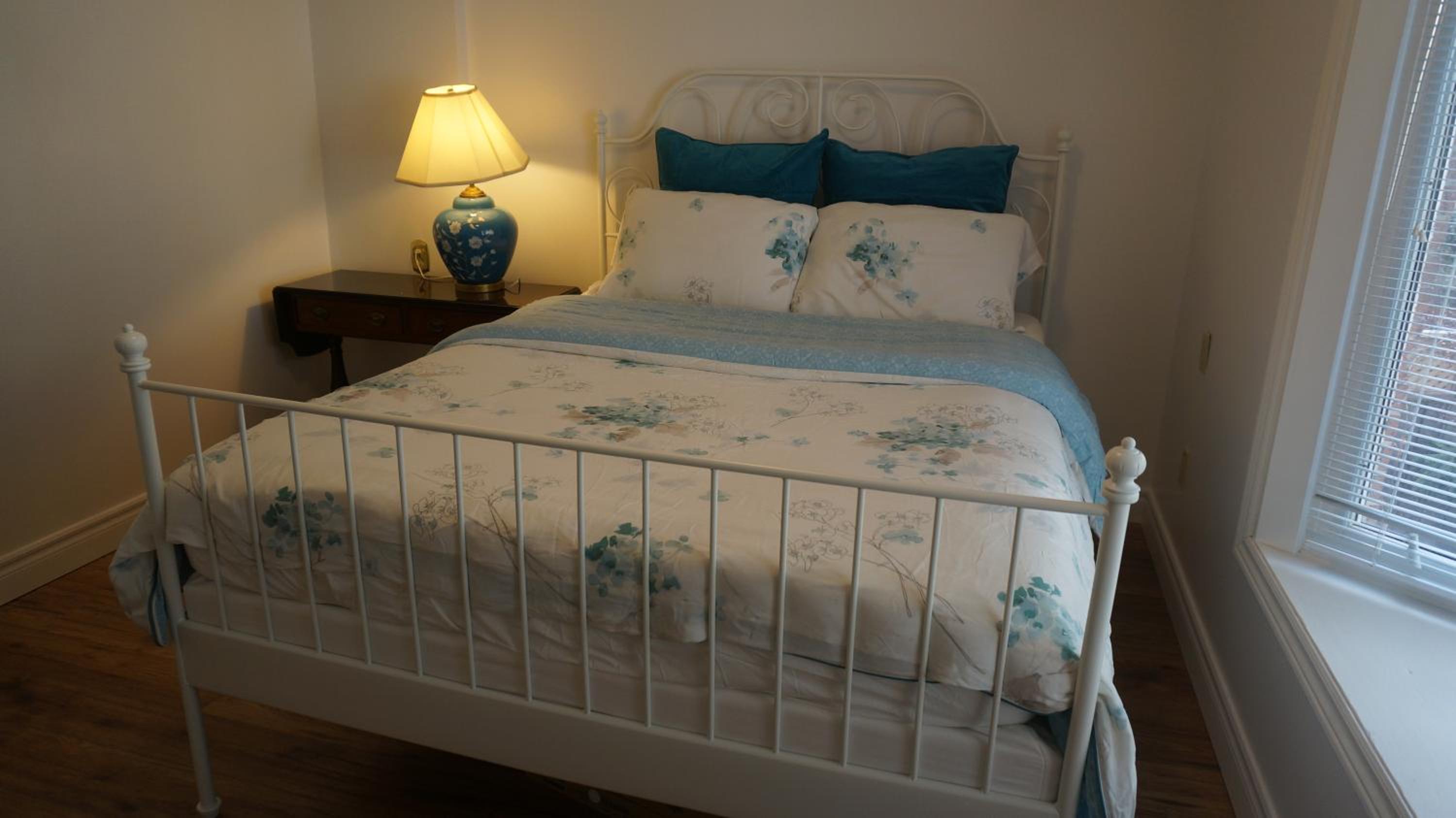 Superior One-Bedroom Suite with External Private Bathroom