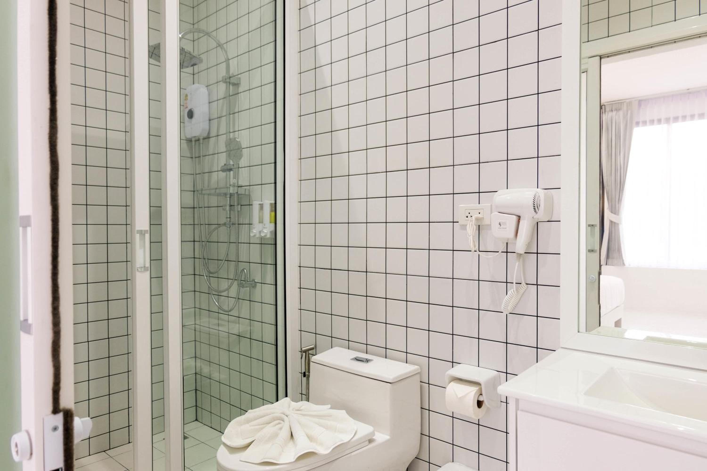 Executive Suite - Photo 7