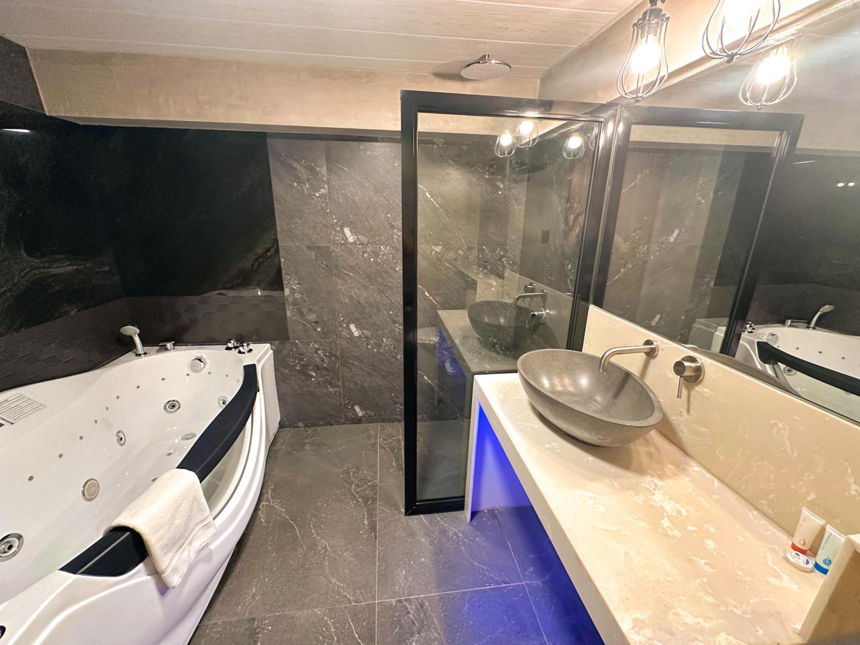 King Suite with Spa Bath