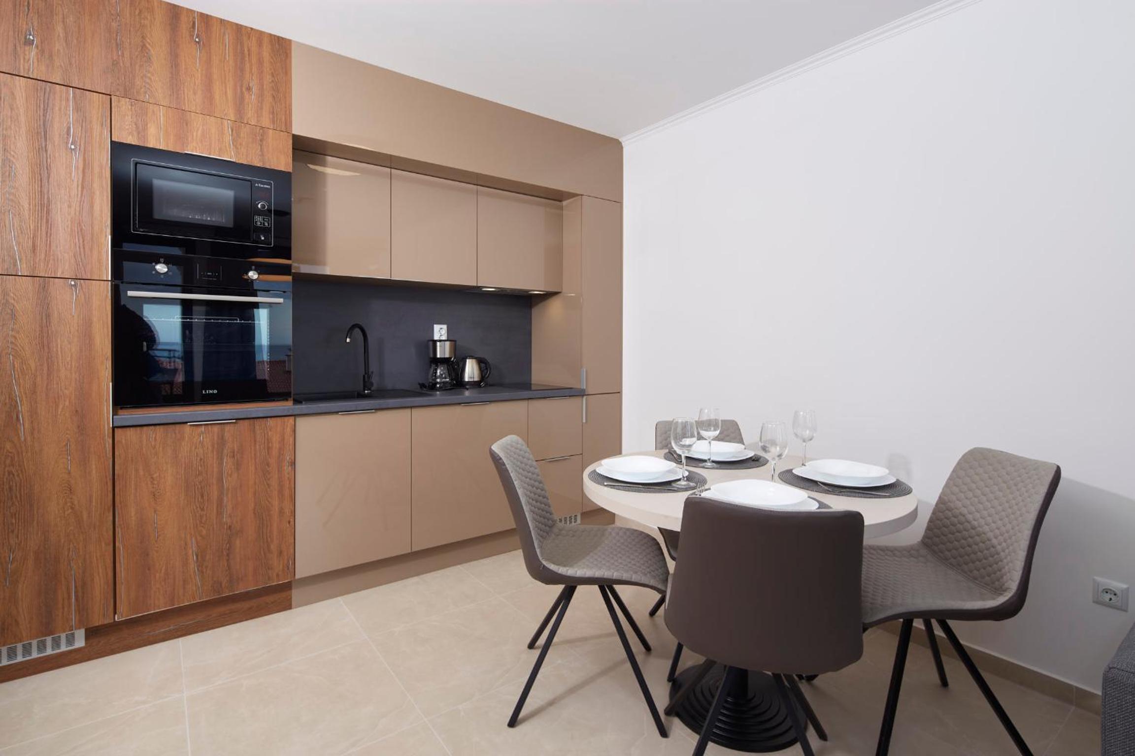 One-Bedroom Apartment with Terrace photo 1