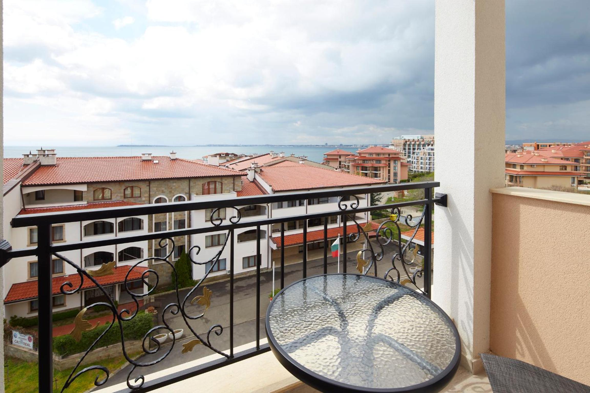 One-Bedroom Apartment with Terrace photo 2