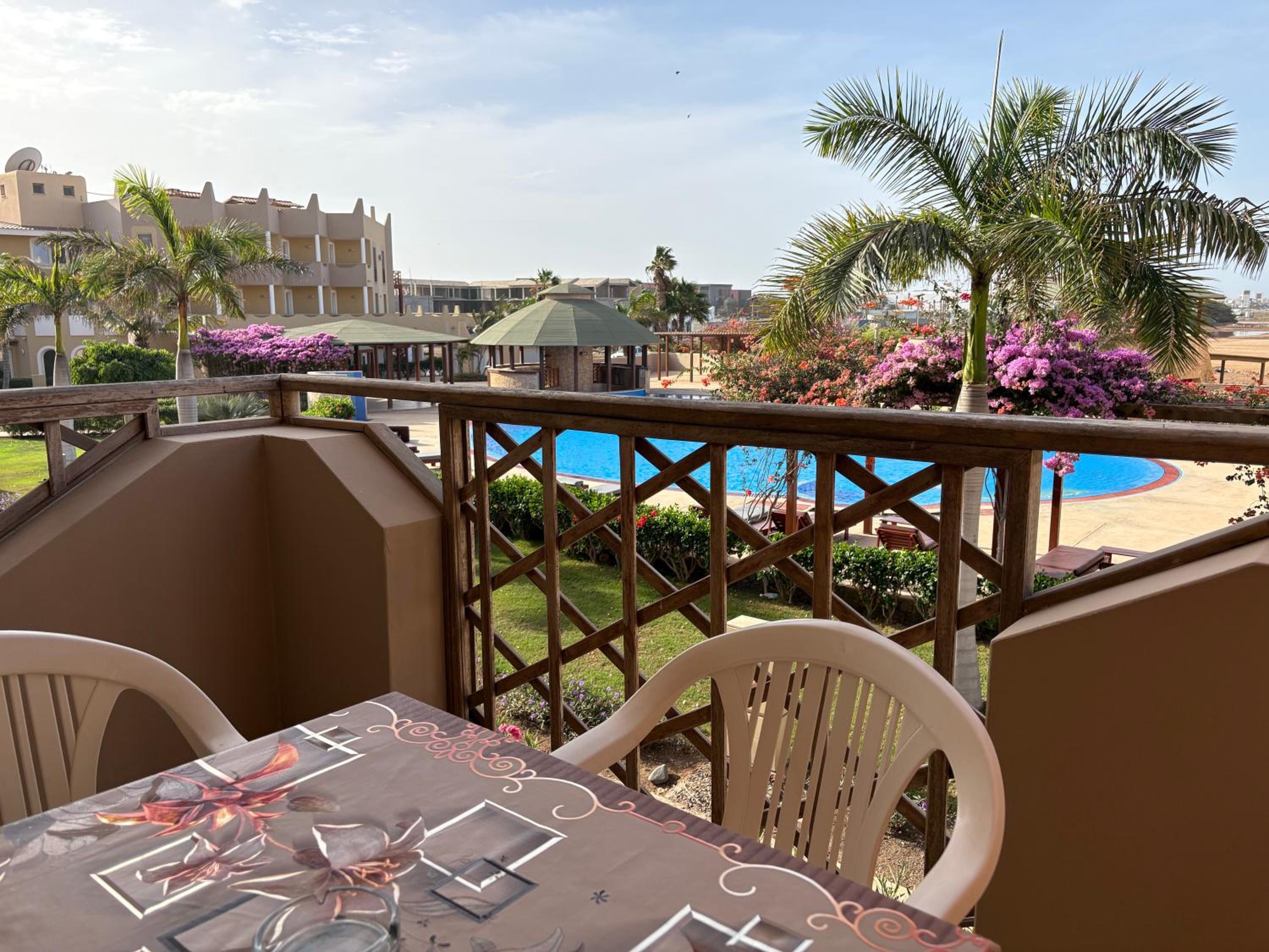 Two-Bedroom Apartment with Pool View photo 2